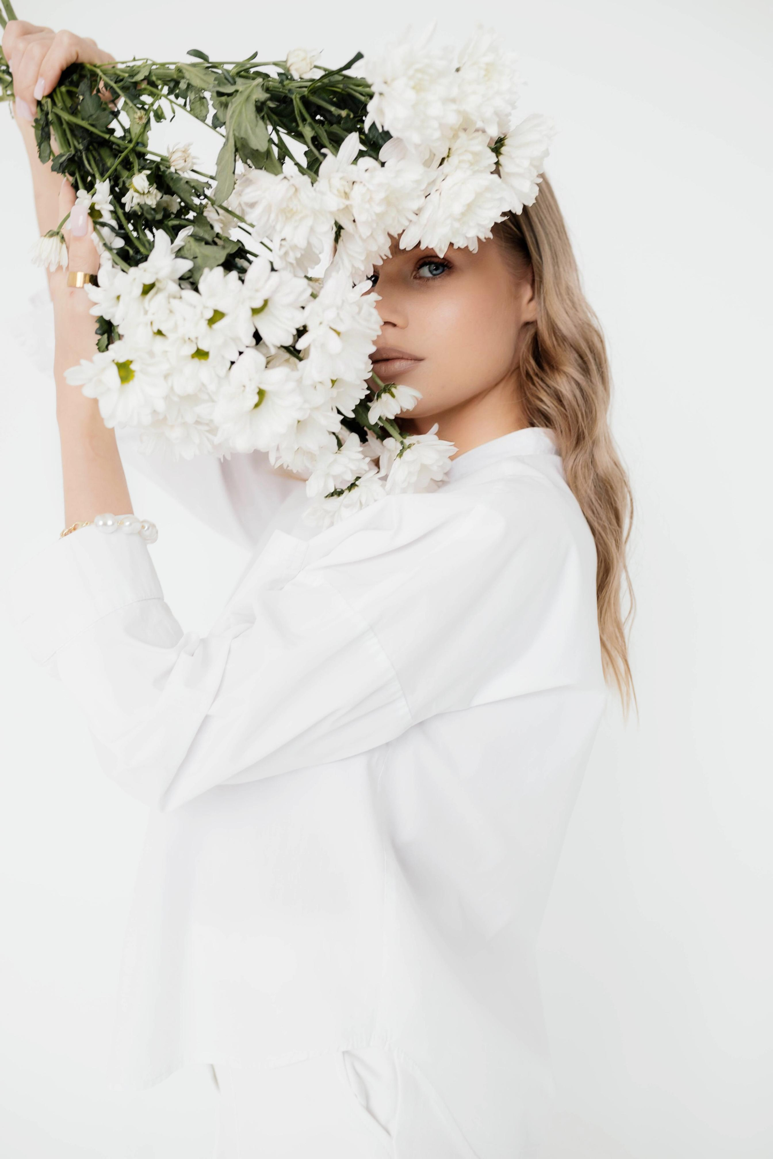 Lightness. Anika Moc