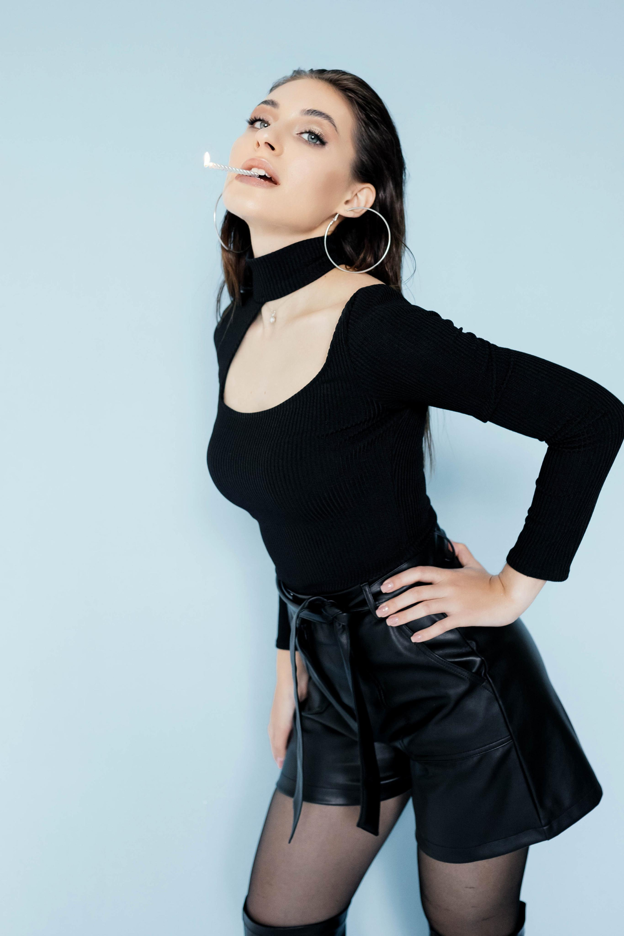 Lady in black. Anika Moc