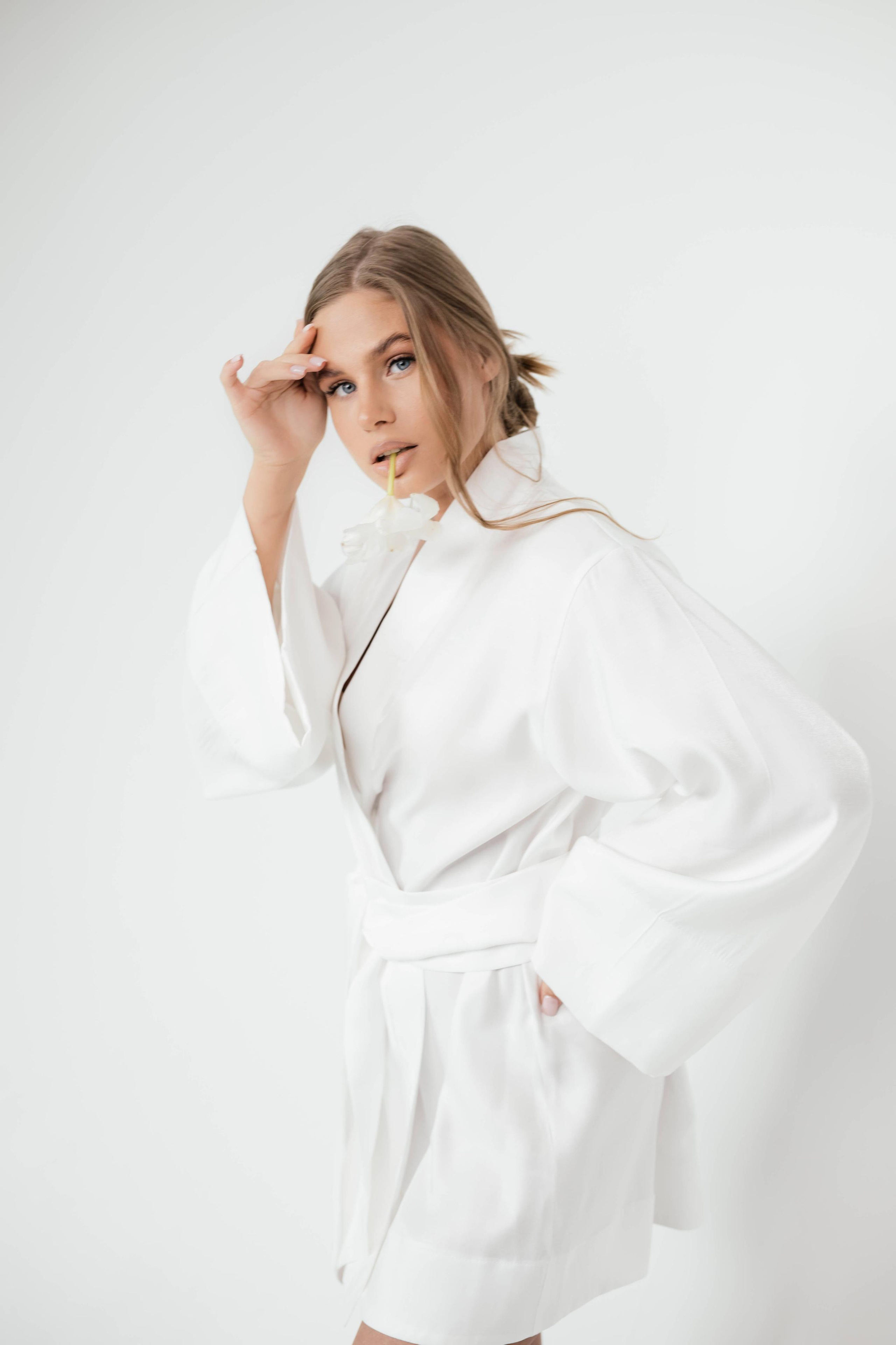 Lightness. Anika Moc