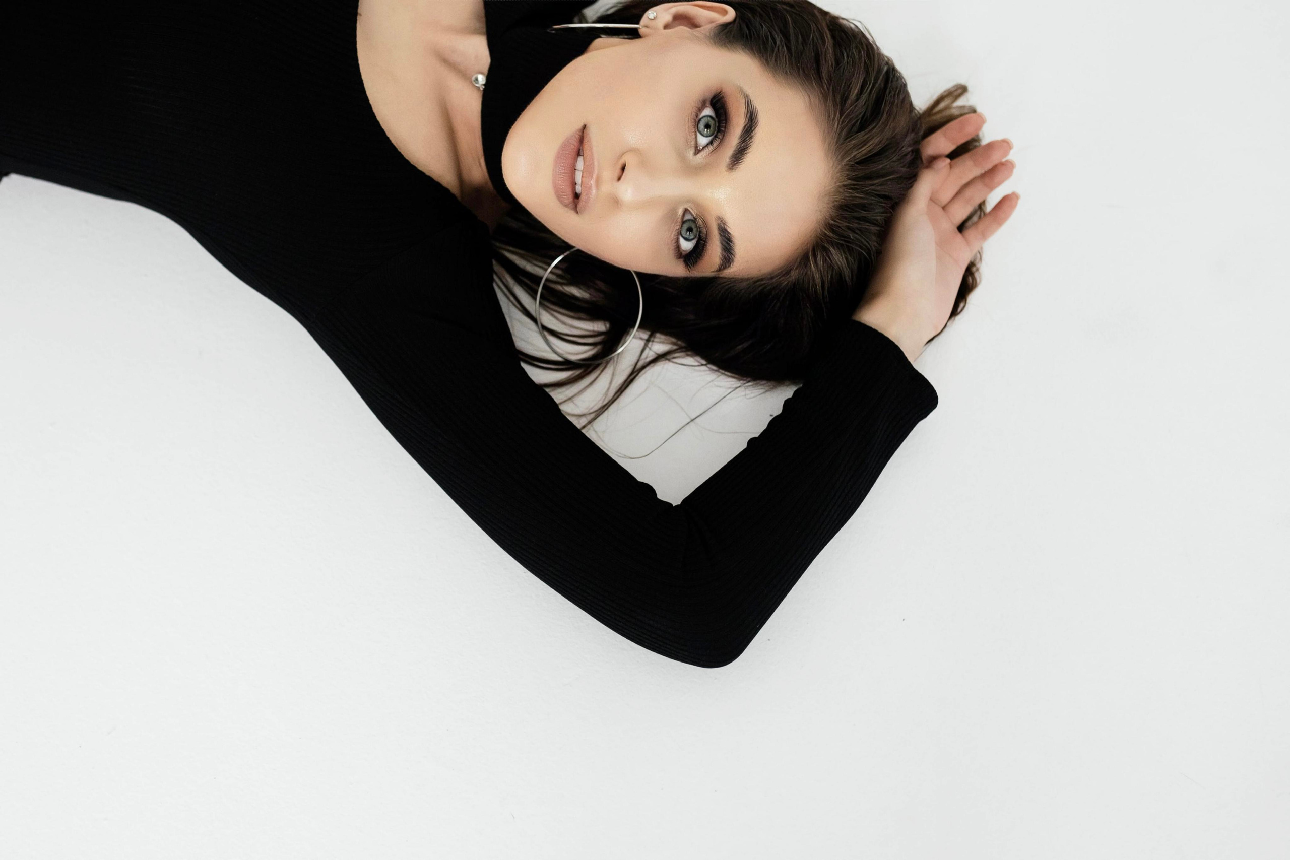 Lady in black. Anika Moc