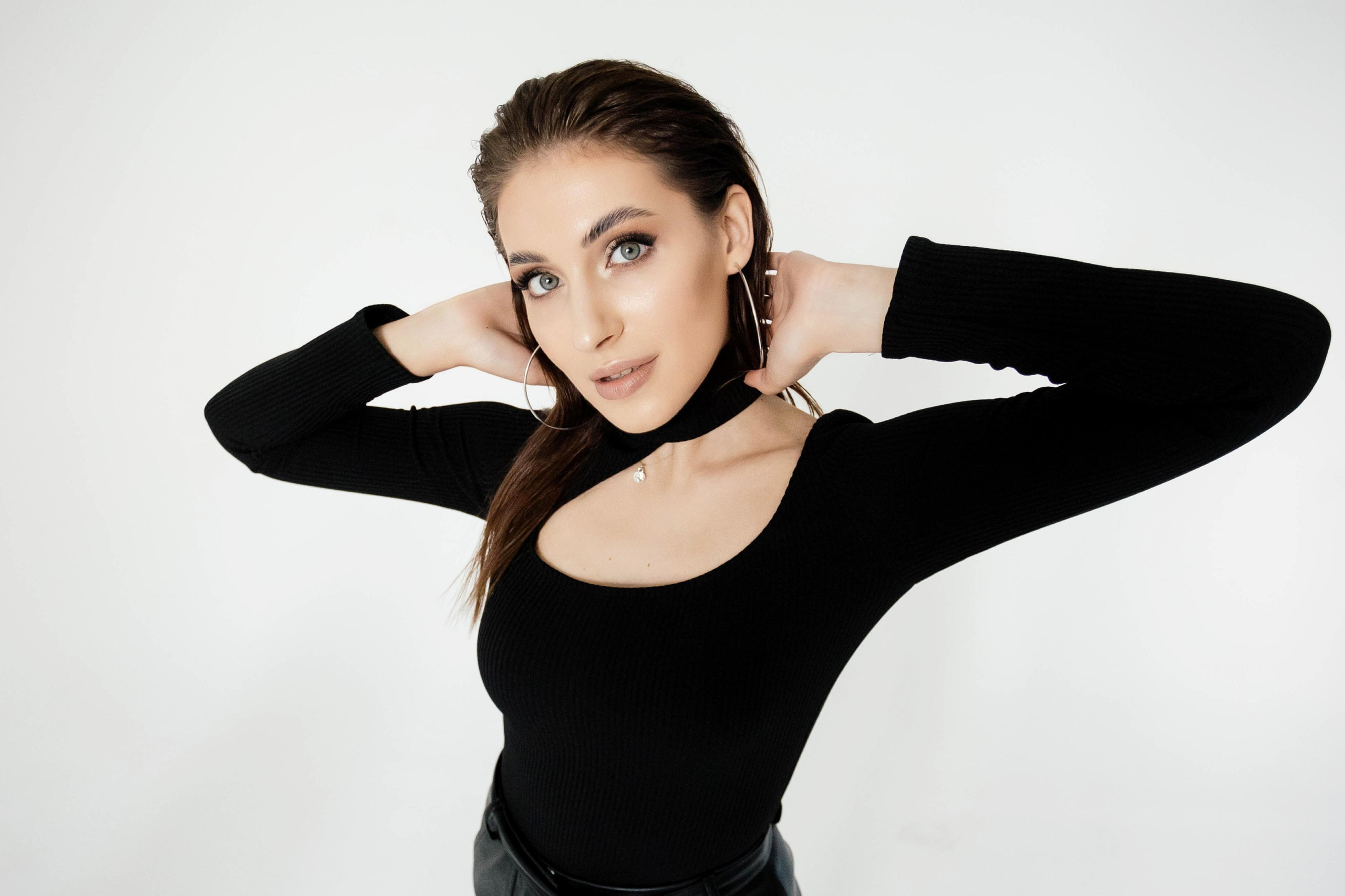 Lady in black. Anika Moc