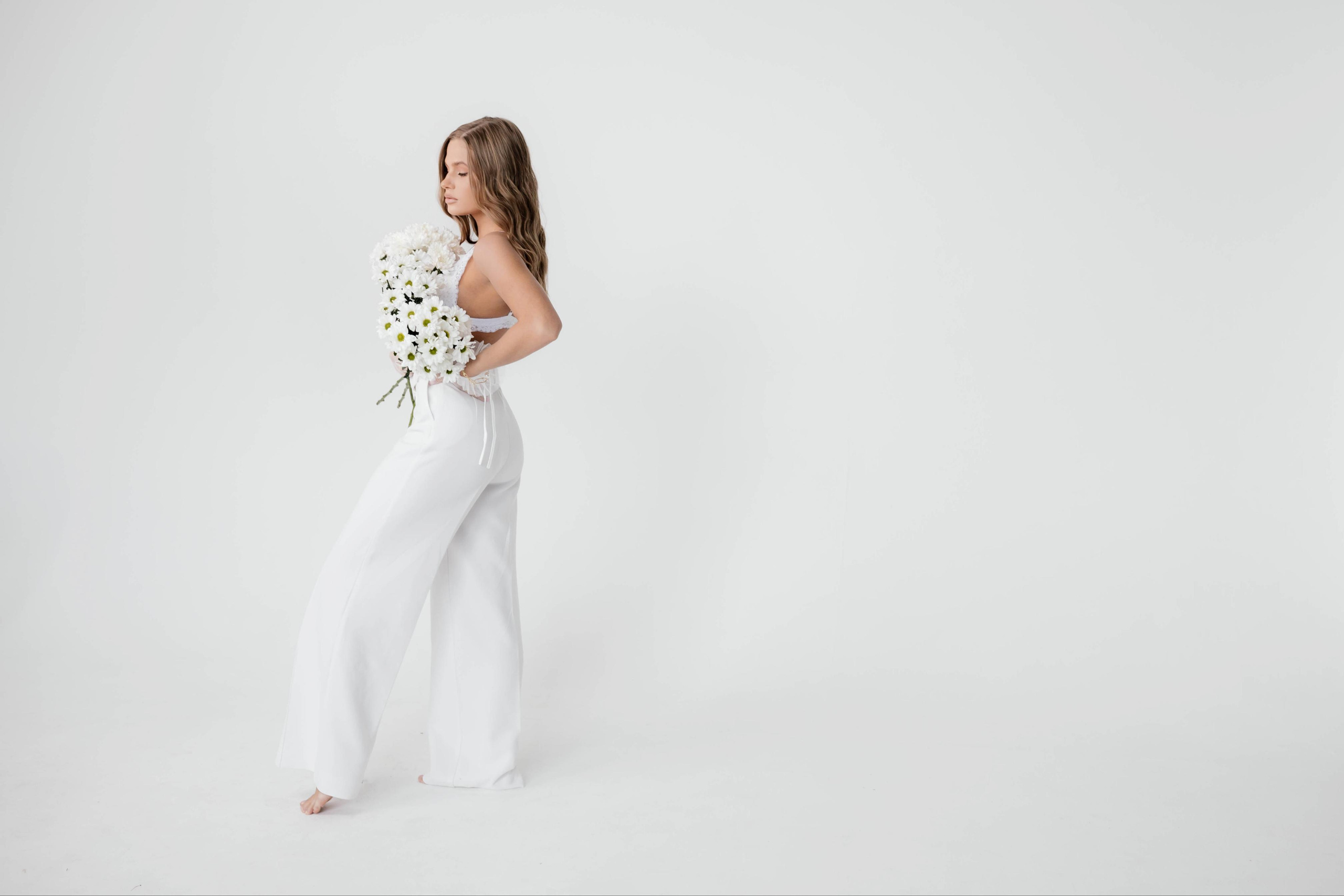 Lightness. Anika Moc