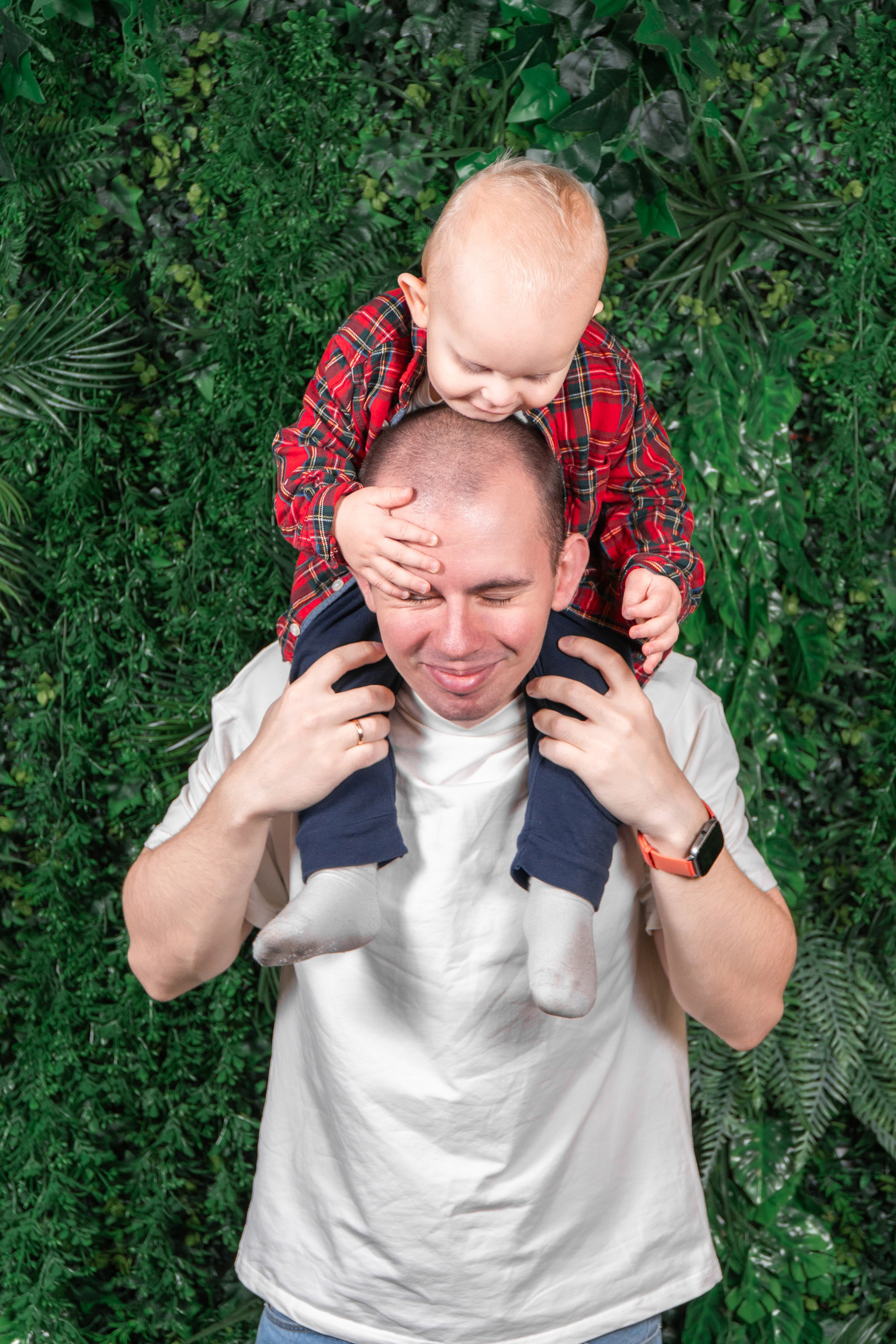 Семейная фотосессия в студии. Фото и видео съёмка в Москве и МО Александр Чапала и Трояк Алеся