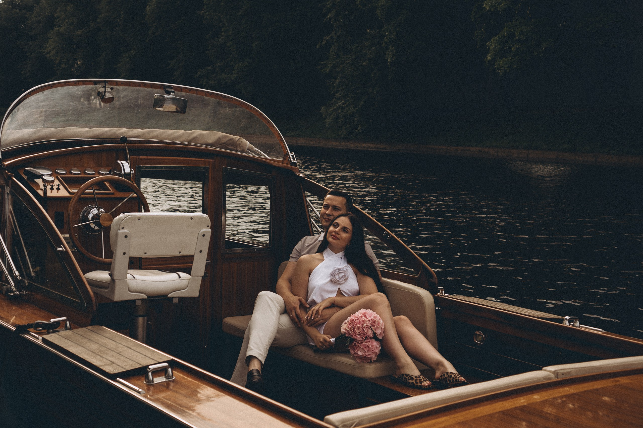 СВАДЕНБНАЯ СЬЕМКА НА КАТЕРЕ ПО КАНАЛАМ САНКТ-ПЕТЕРБУРГА И В АКВАТОРИИ НЕВЫ. Профессиональный фотограф, Санкт-Петербург — Виктория Богомолова