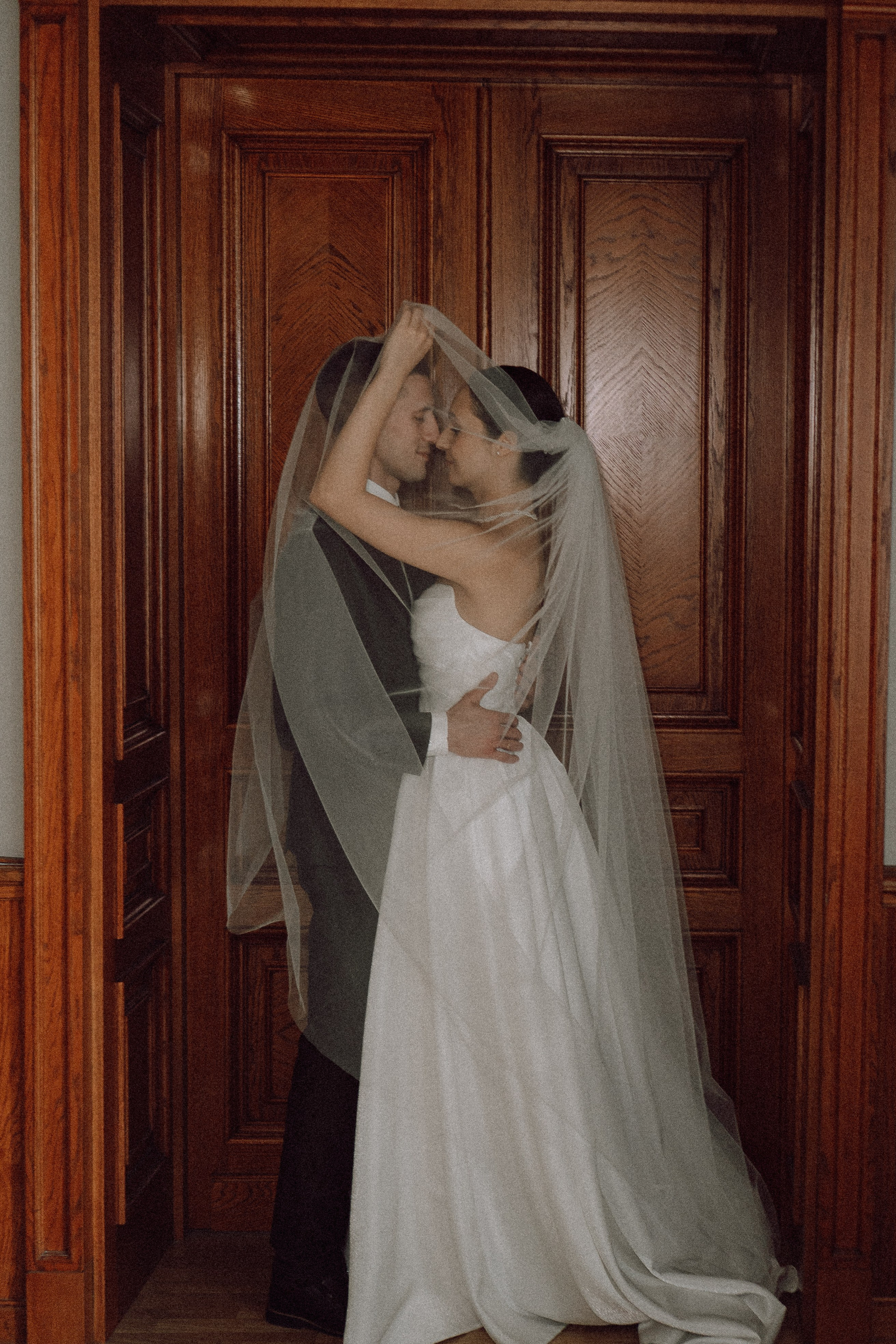 СВАДЕБНАЯ ПРОГУЛКА В САНТК-ПЕТЕРБУРГЕ (ИСАКИЕВСКИЙ СОБОР, ЗИМНЯЯ КАНАВКА, ЭРМИТАЖ И БОЛЬШАЯ МОРСКАЯ УЛИЦА). Профессиональный фотограф, Санкт-Петербург — Виктория Богомолова