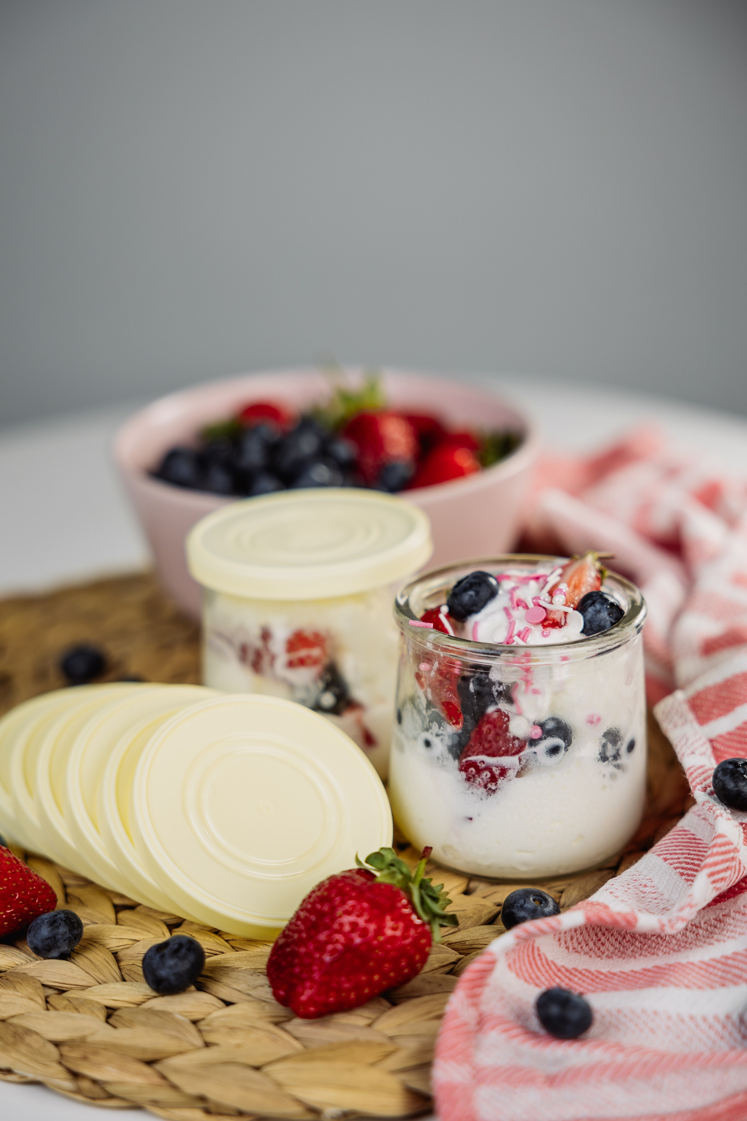 КРЫШКИ ДЛЯ КОЛОМЕНСКИХ ЙОГУРТОВ |OZON | Wildberries. ФОТОГРАФ ИРИНА ШАМАТАВА