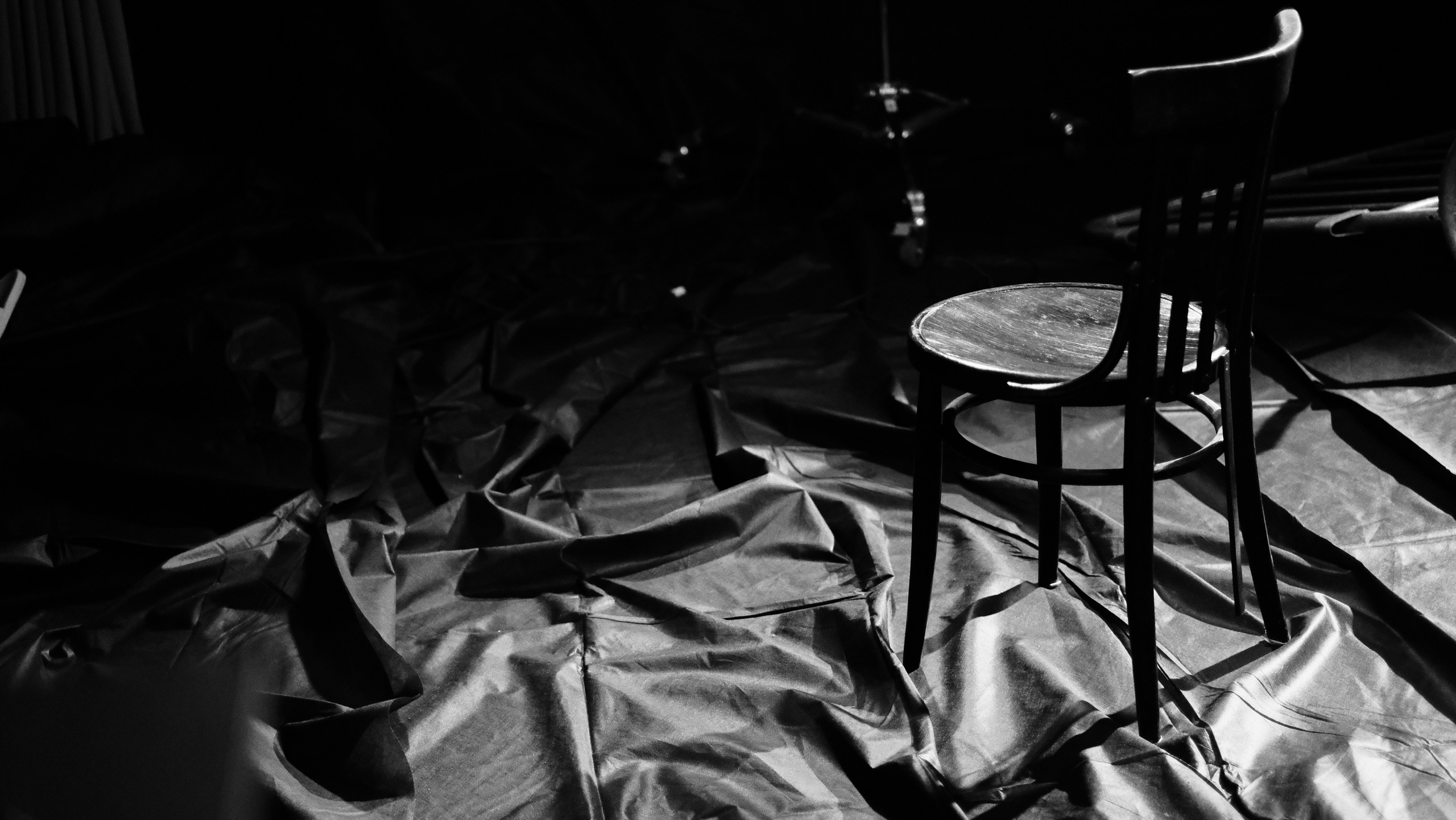 BACKSTAGE. Dcnsmncm