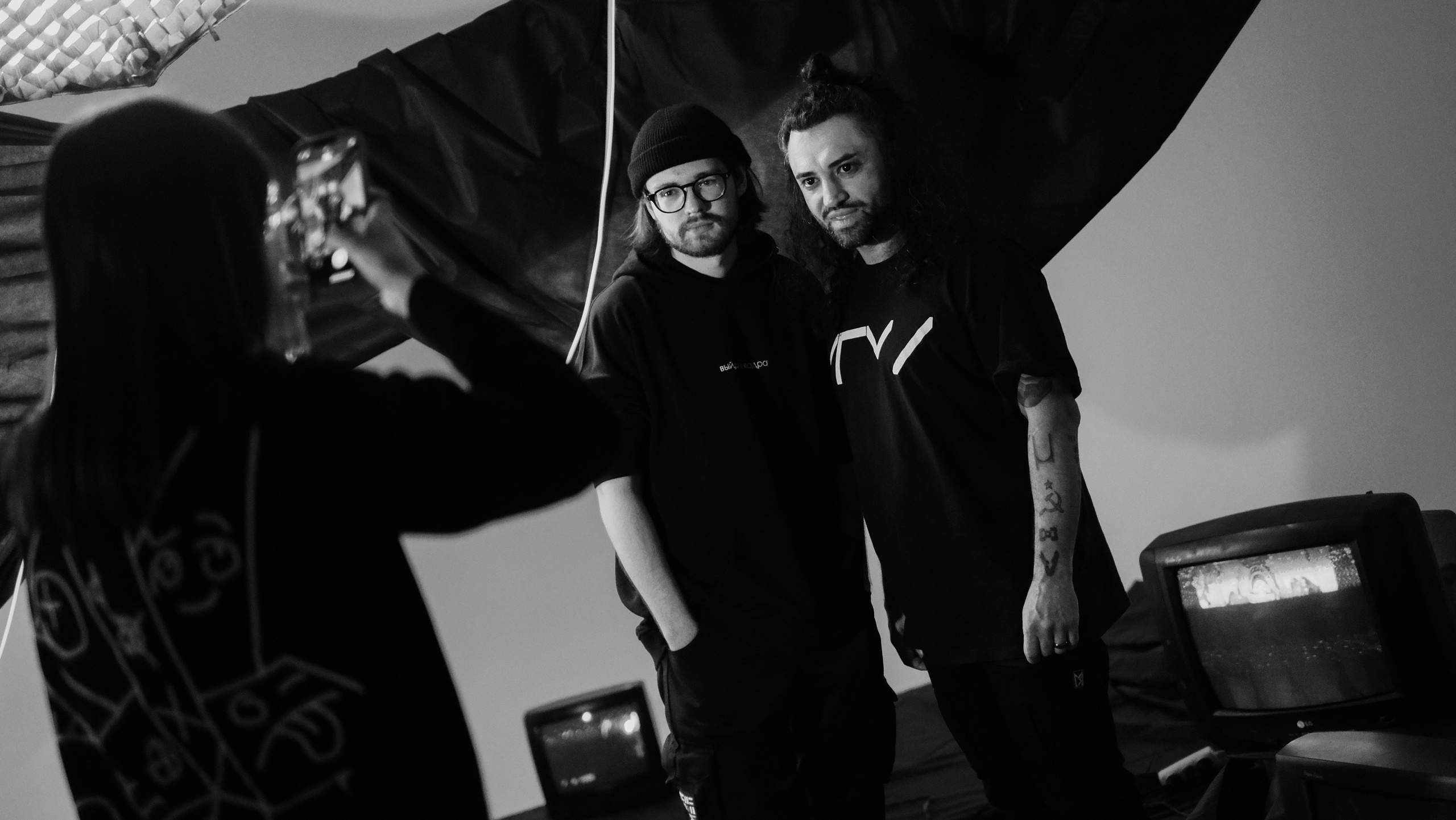 BACKSTAGE. Dcnsmncm