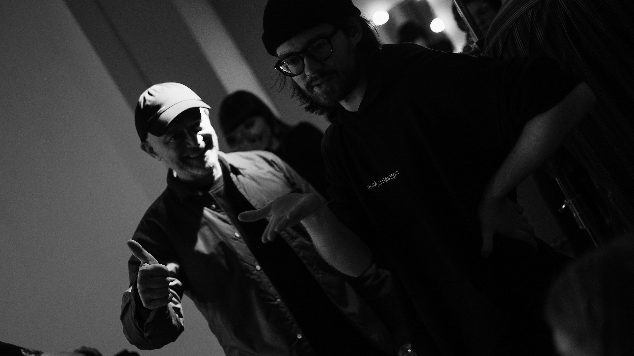 BACKSTAGE. Dcnsmncm