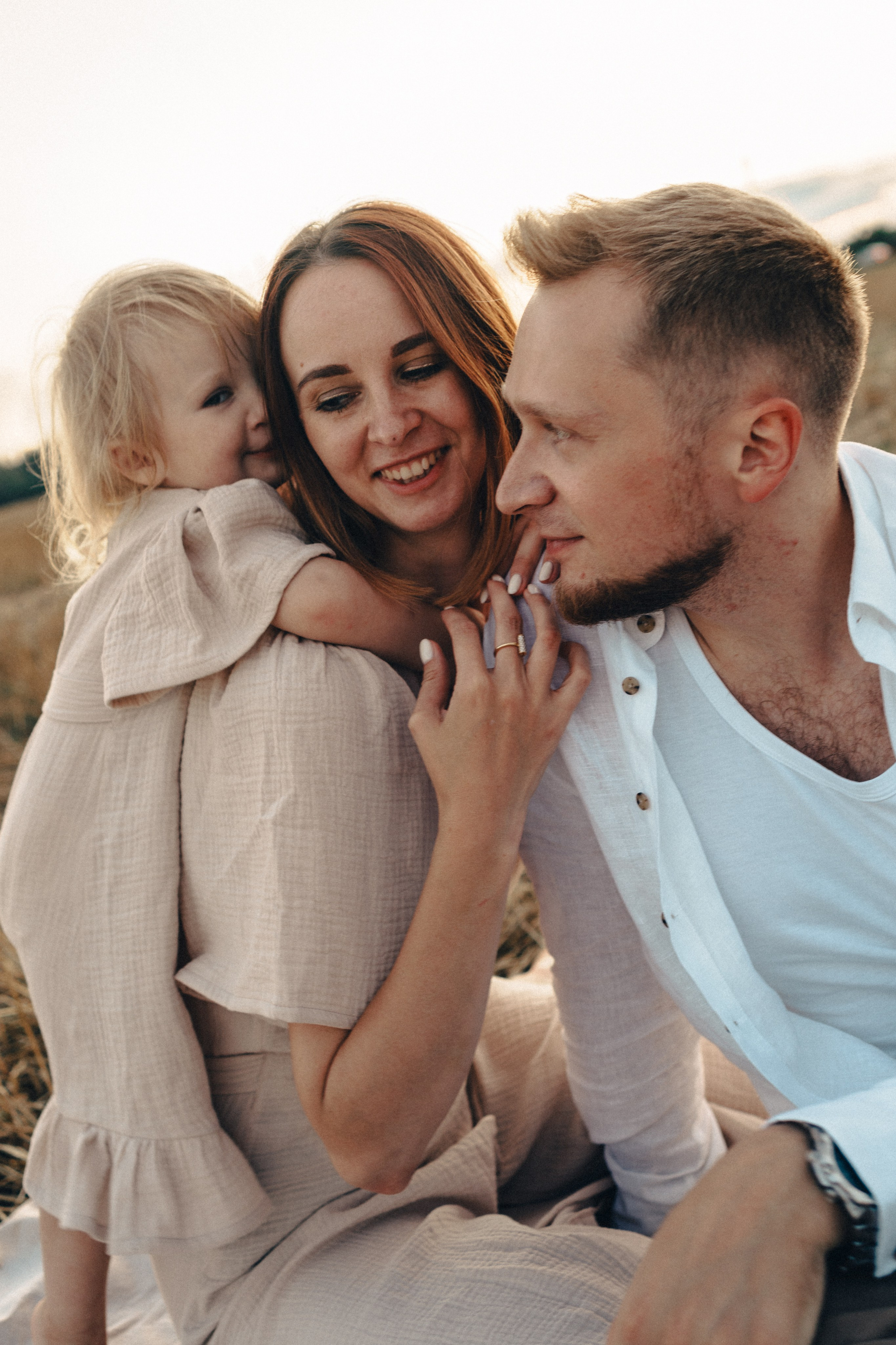 Малышка Арина в полях. Семейный и детский фотограф и видеограф в Москве, Серпухове и Тарусе Валерия Сорокина