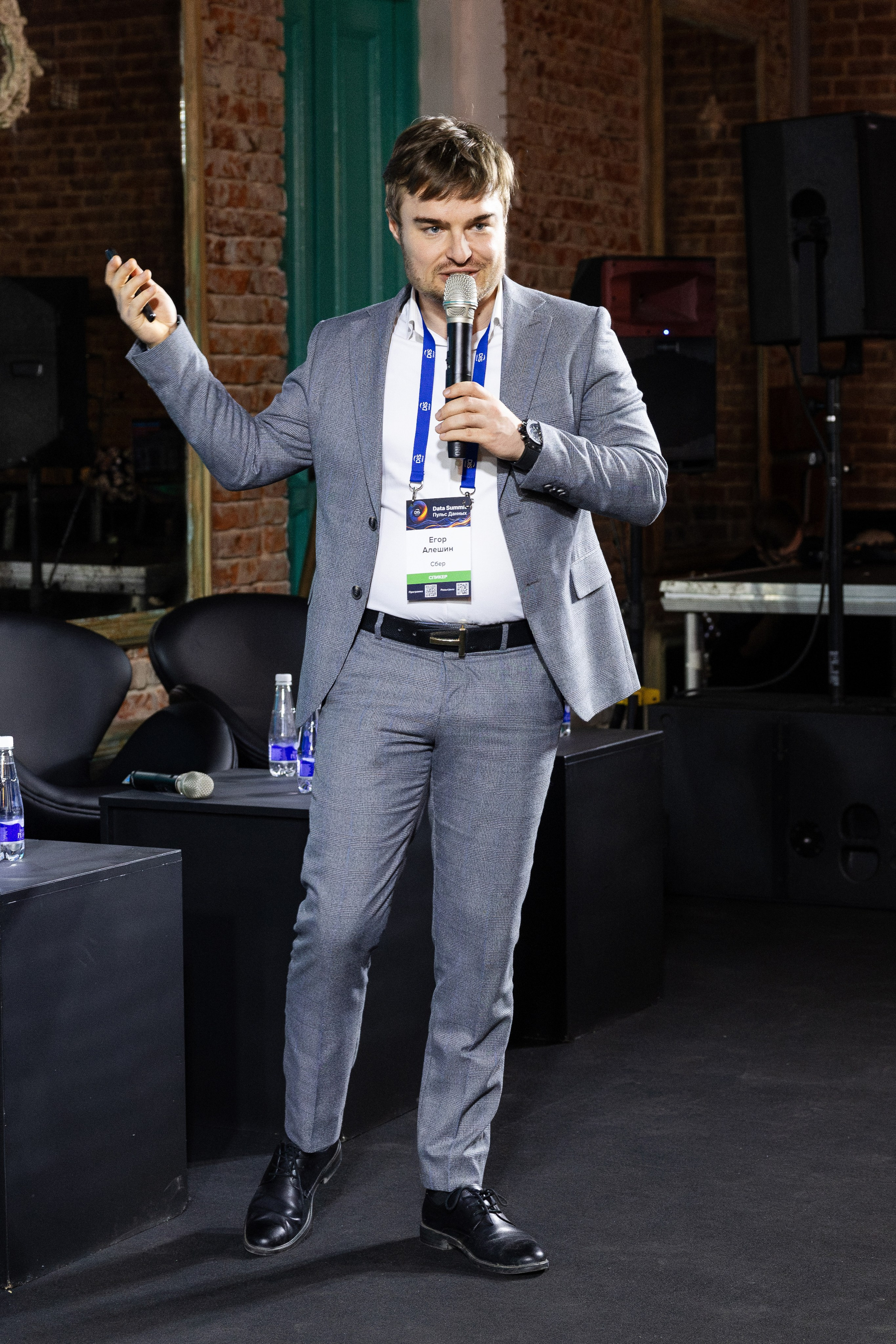 Data Summit 2025. Свадебный репортажный фотограф в Москве