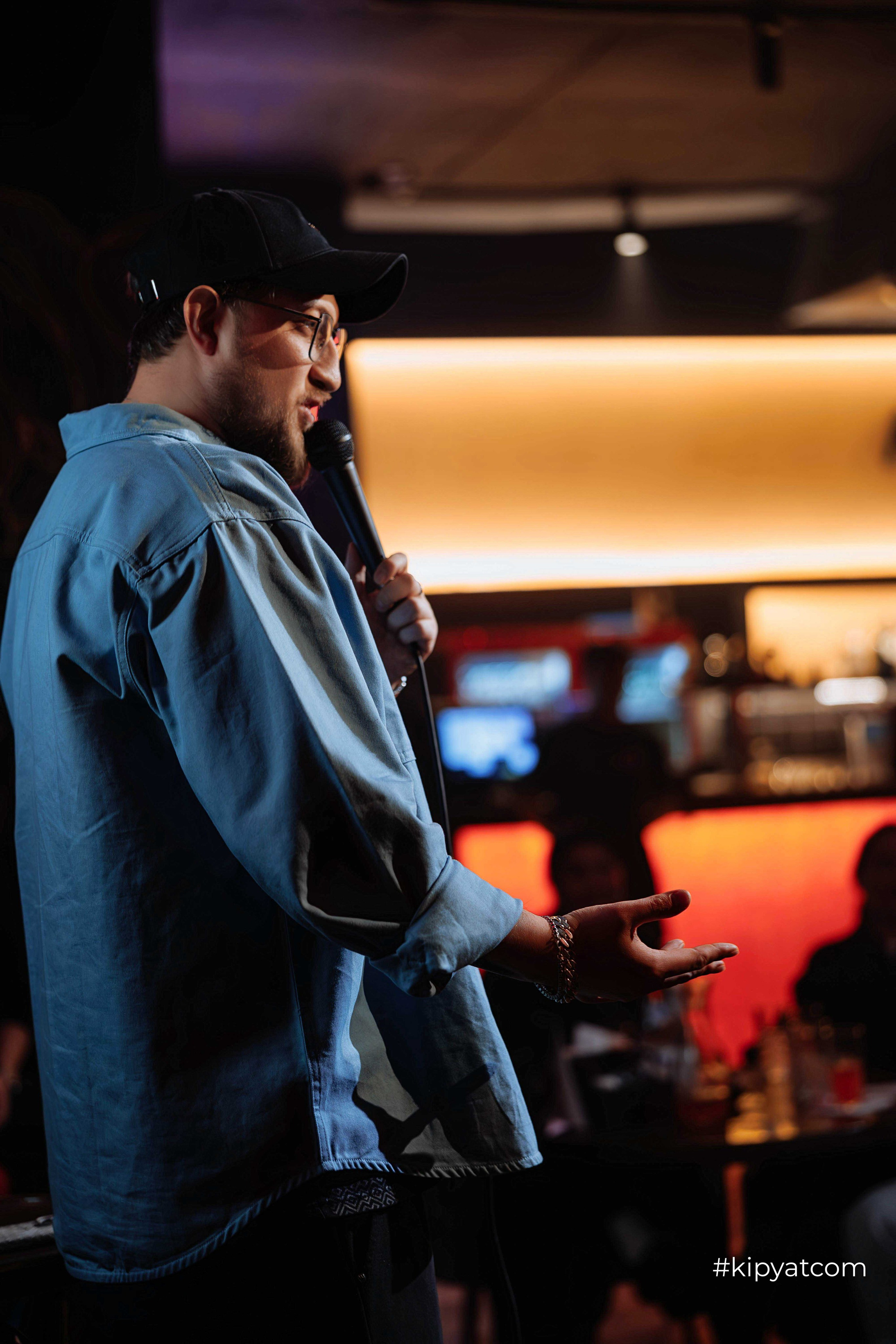 Сольный стендап концерт Александра Меркуль