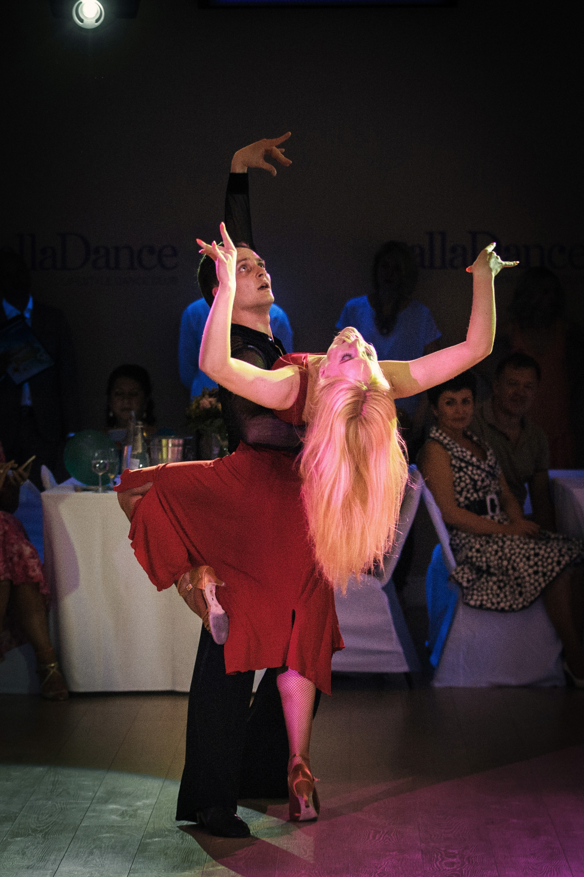 Танцы. Профессиональный фотограф Москва Россия Граждан Олег