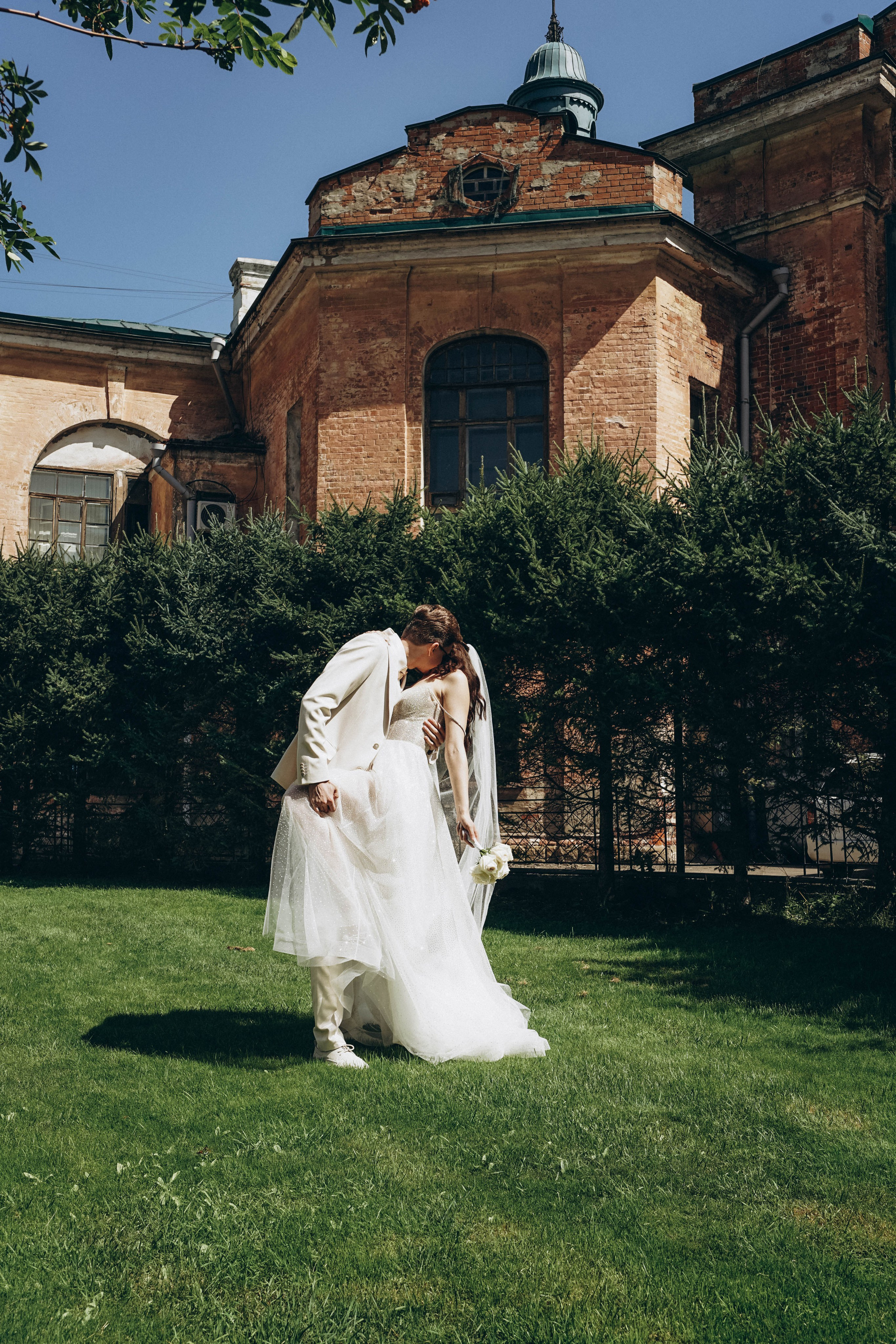 Яна и Никита: сборы в отеле, регистрация и банкет. Фотограф в Иркутске