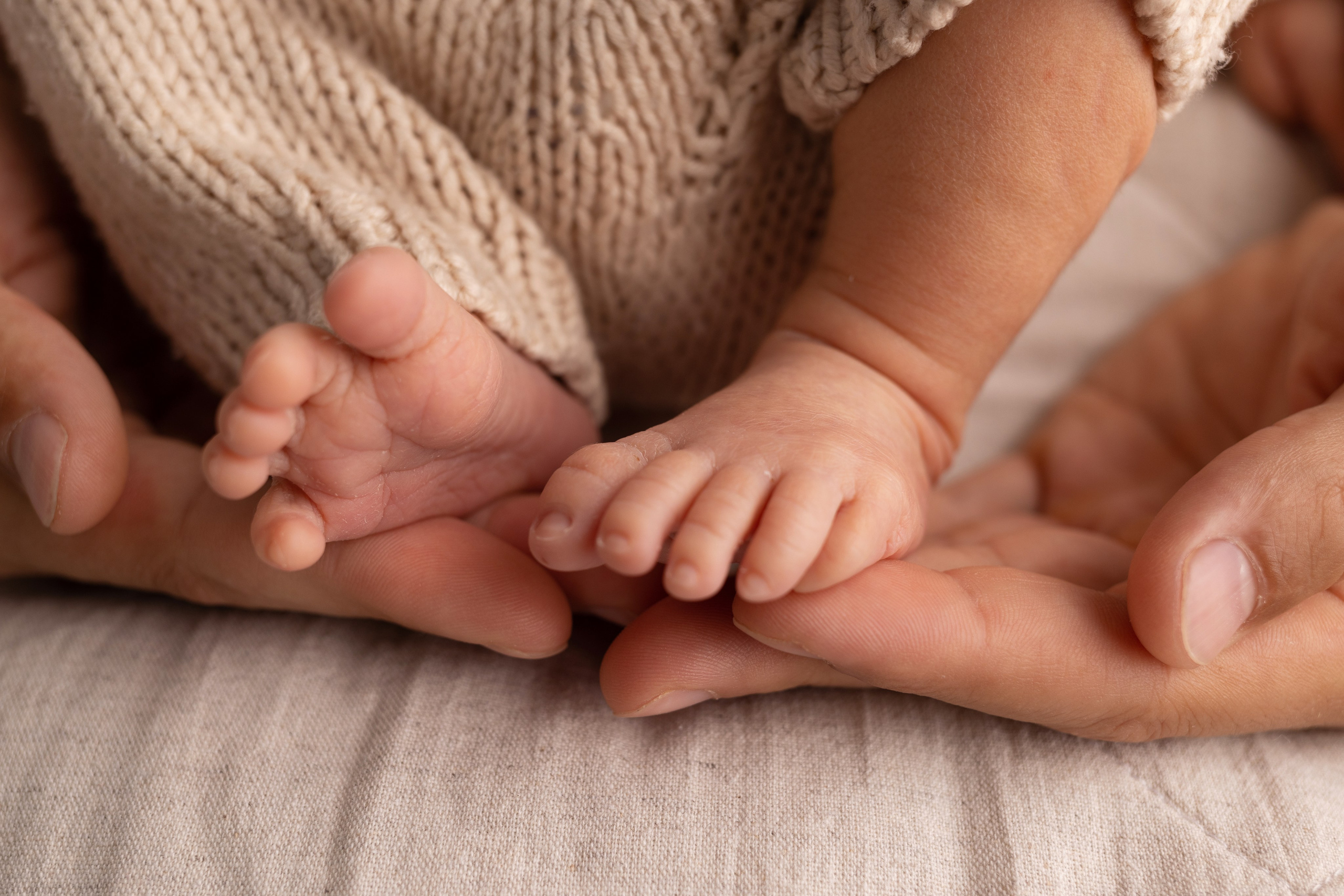 Newborn съемка в стиле Лайф. Фотограф новорожденных малышей в Омске и Омской области Эльвира Камаева