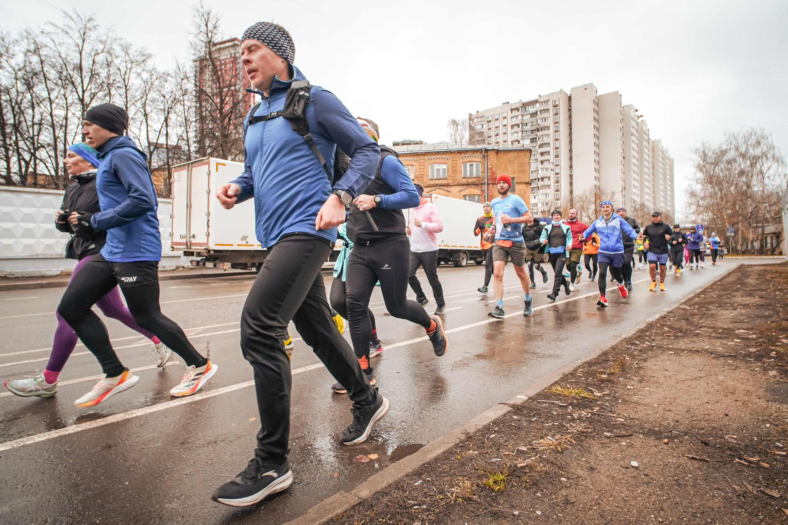 #марафонудома #яuzarun 2024 2-я петля, группа 6:30. Роман Капилюшов. Бег. Фото. Видео. г. Люберцы