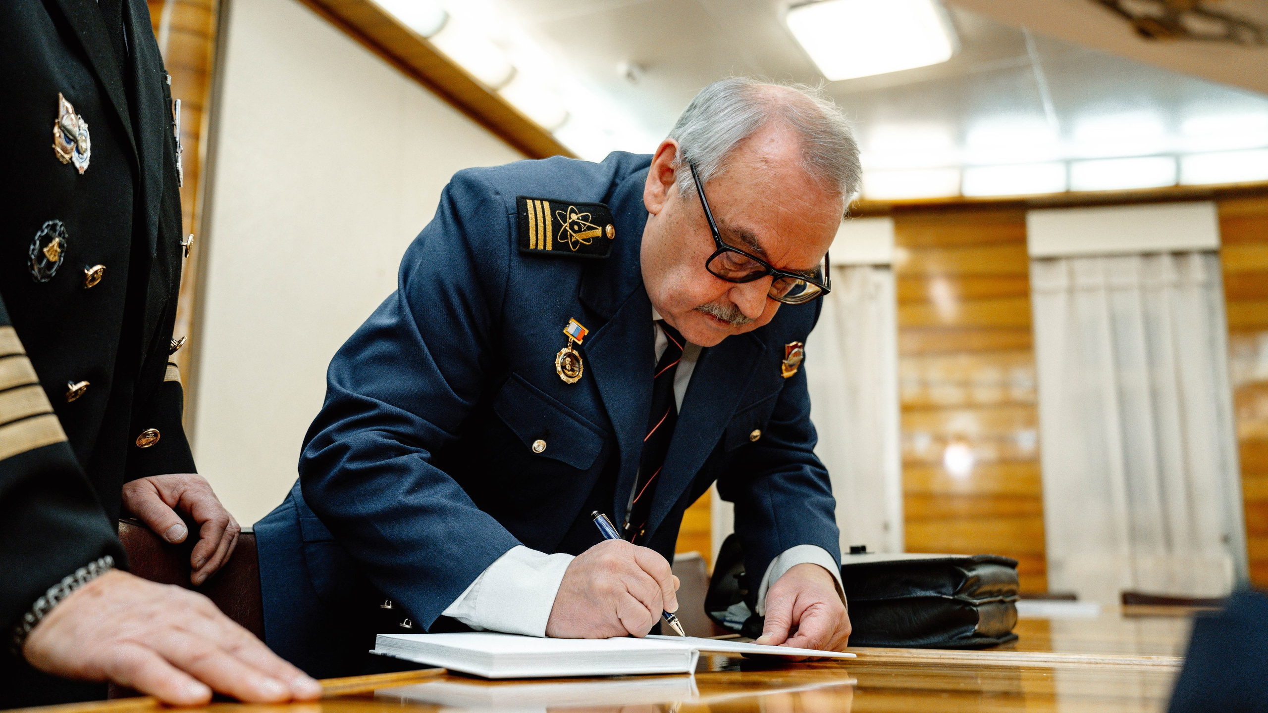 Презентация книги на Ледоколе Ленин (Росатом). Туманов Кирилл Фото, видео и аэросъемка в Мурманской области