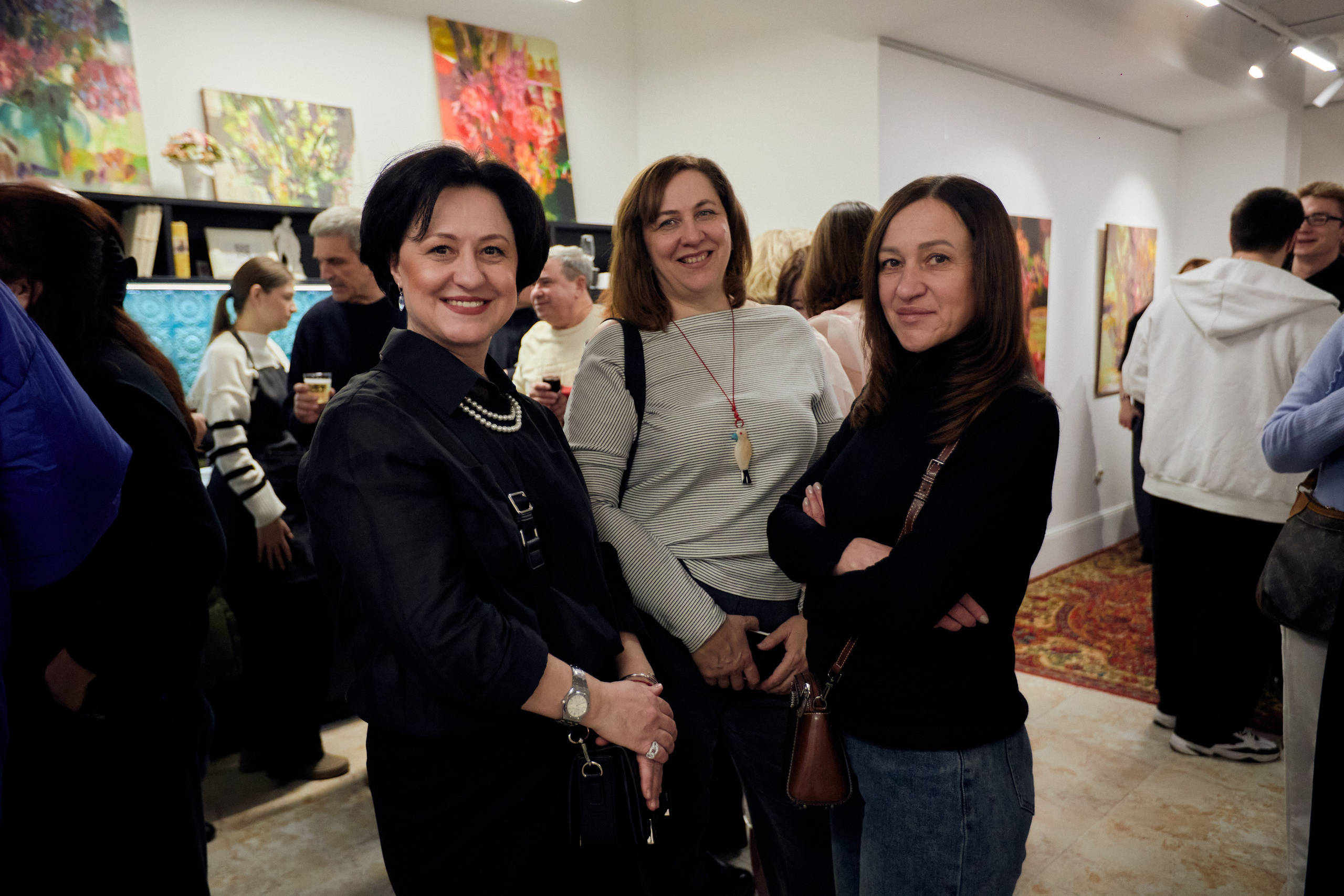 Открытие выставки краснодарской художницы Ларисы Блохиной. Фотограф Юлия Маринина