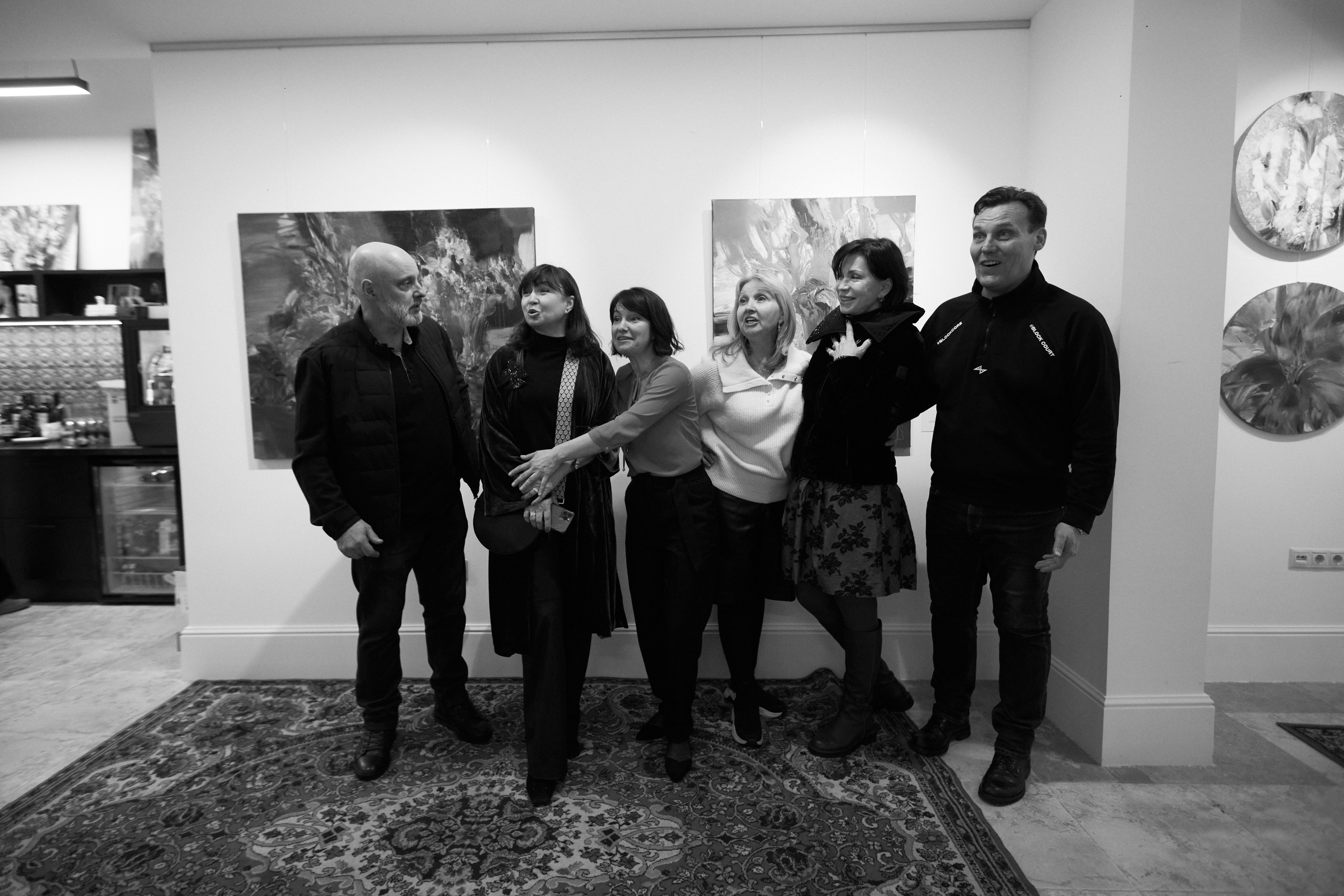 Открытие выставки краснодарской художницы Ларисы Блохиной. Фотограф Юлия Маринина