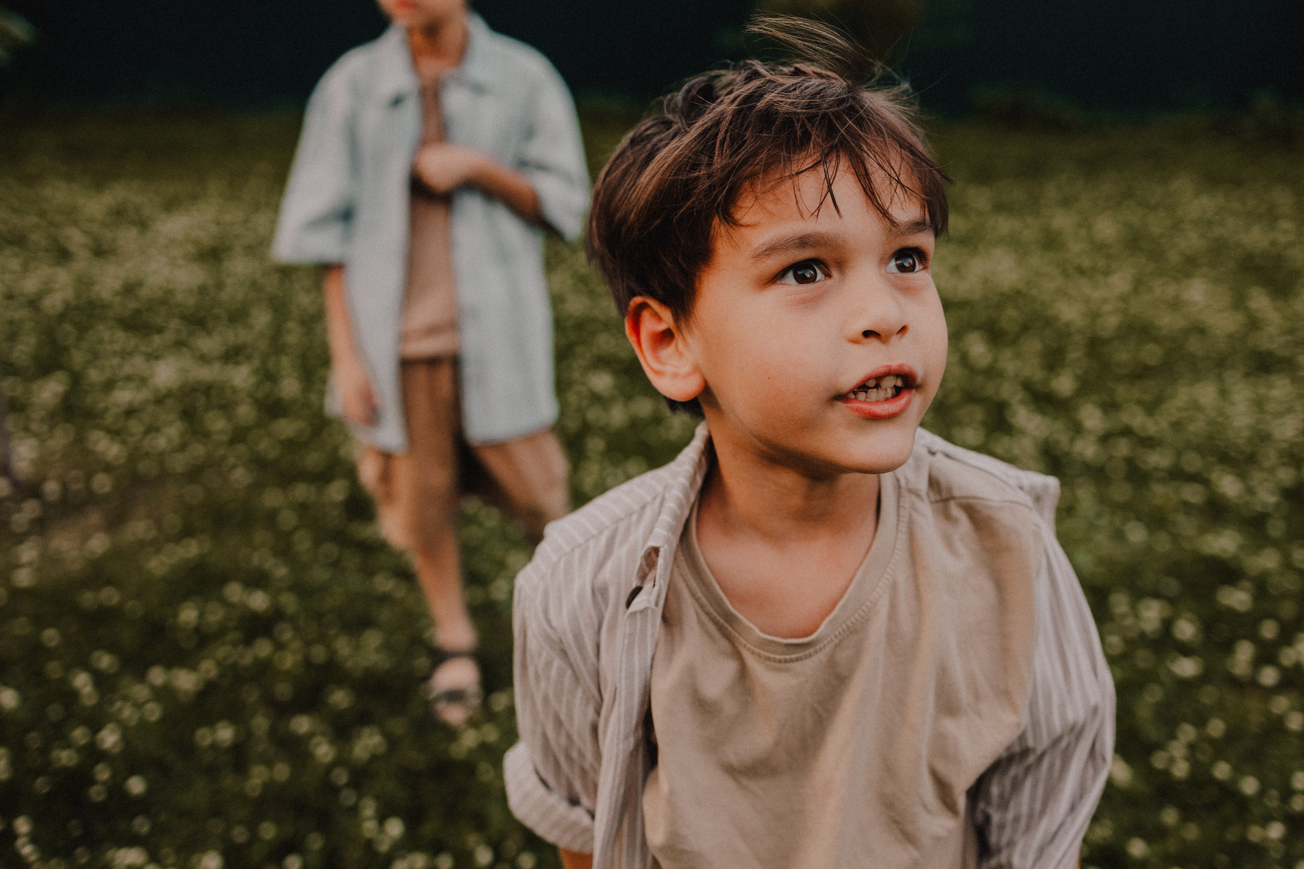 На лужайке. Семейный фотограф Москва