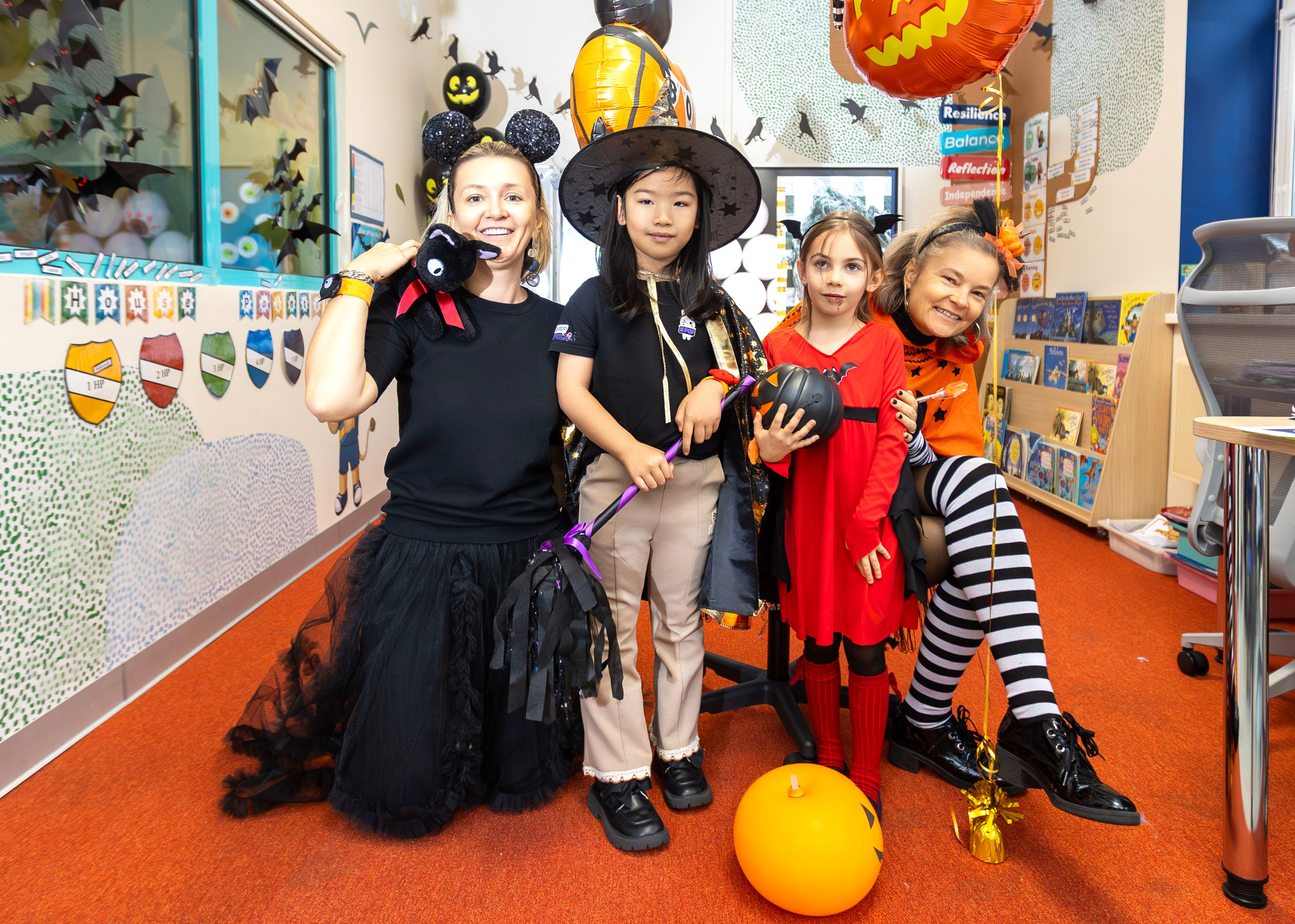 Halloween в начальной школе. Выпускные альбомы для школы и детского сада — школьный фотограф Подольск, Троицк, Щербинка, Москва