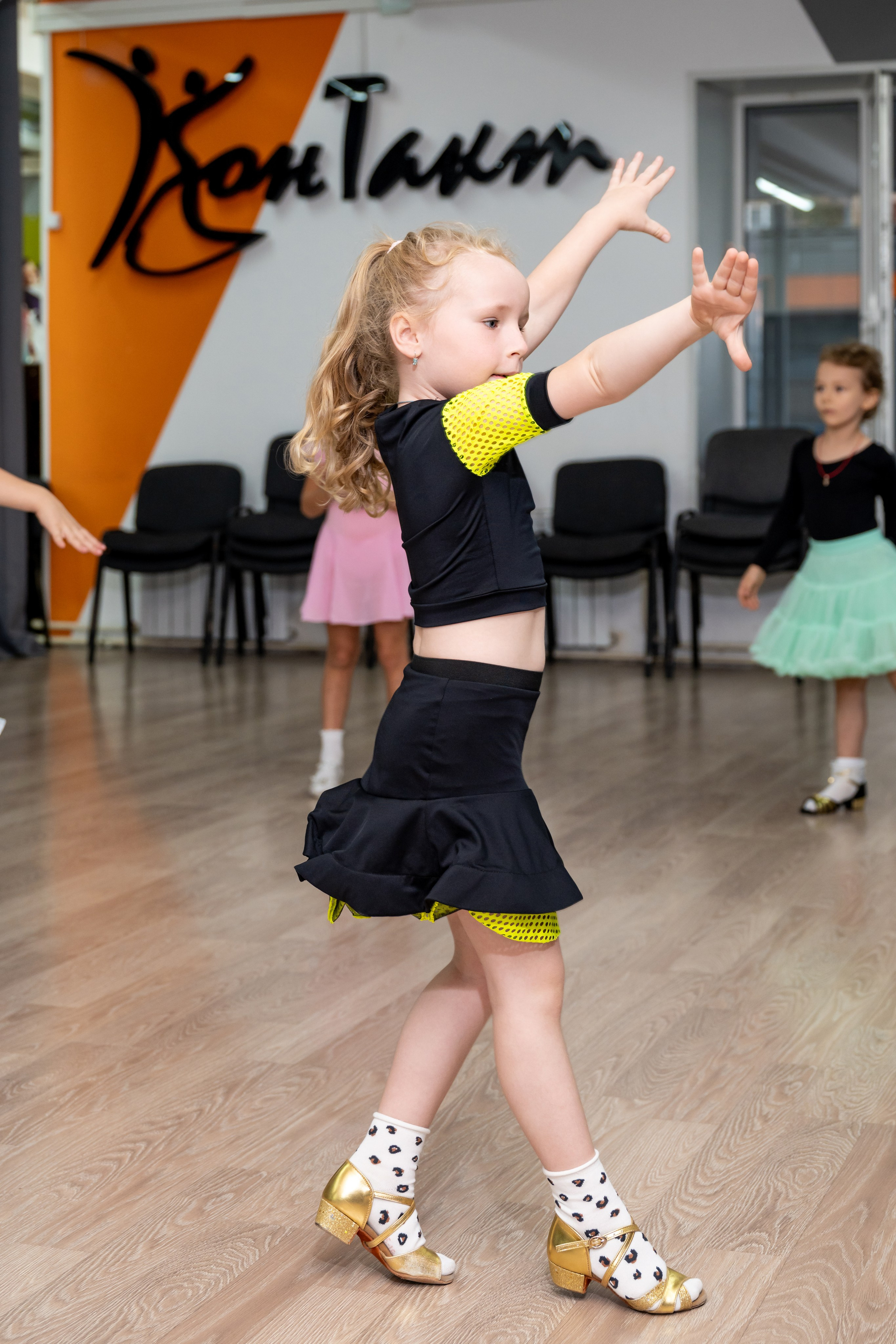 Группа 3-6 лет первый и второй год обучения. КонТакт — спортивные бальные танцы в Москве