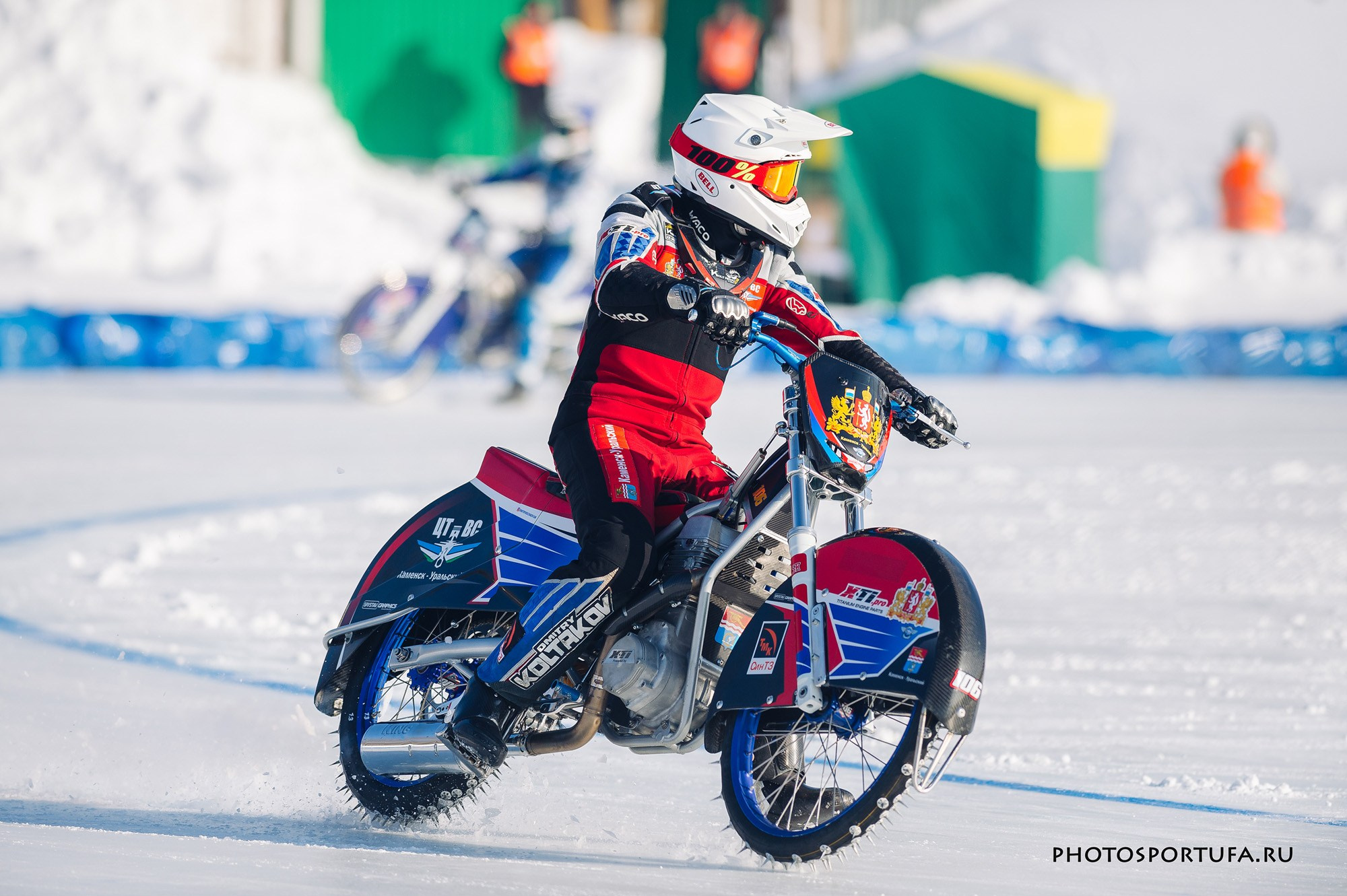 Мотогонку на льду. Спортивный фотограф в Уфе Евгений Буров