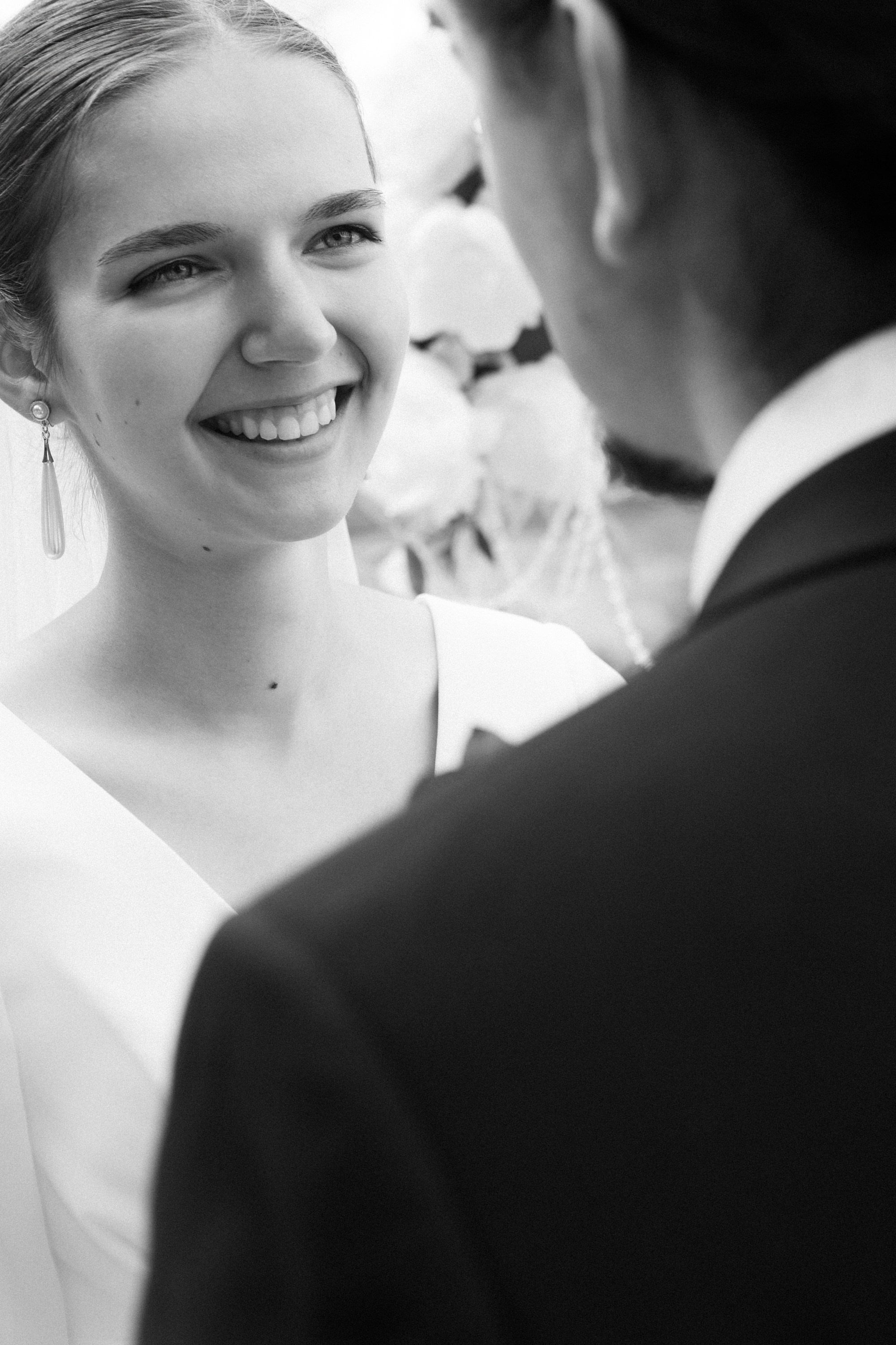 свадебные традиции, свадебная церемония на открытом воздухе, церемония обмена кольцами, свадебный фотограф в Москве