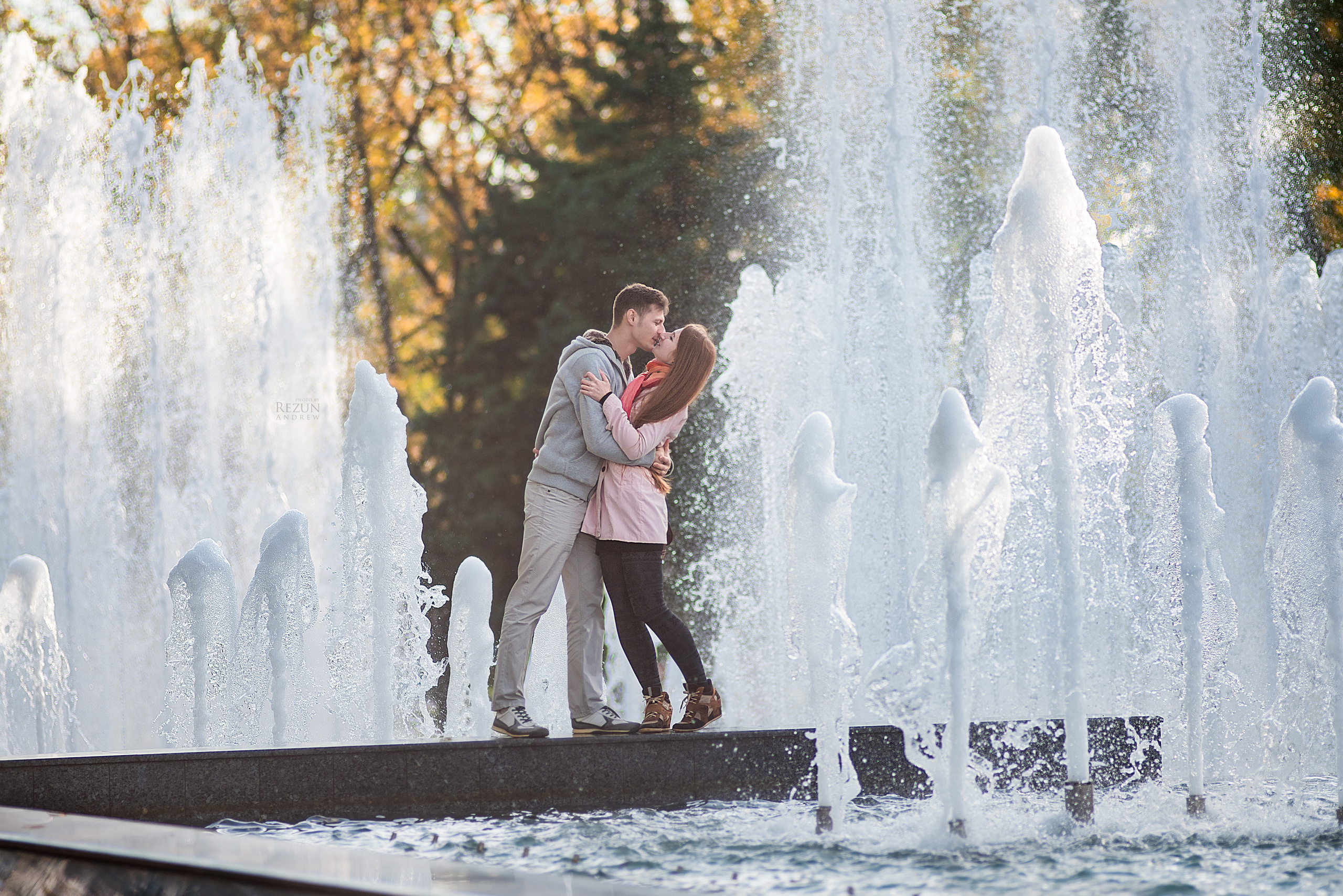 Фонтан - love story Даня и Катя. Фотограф в Краснодаре, Москве, Санкт-Петербурге Андрей Резун