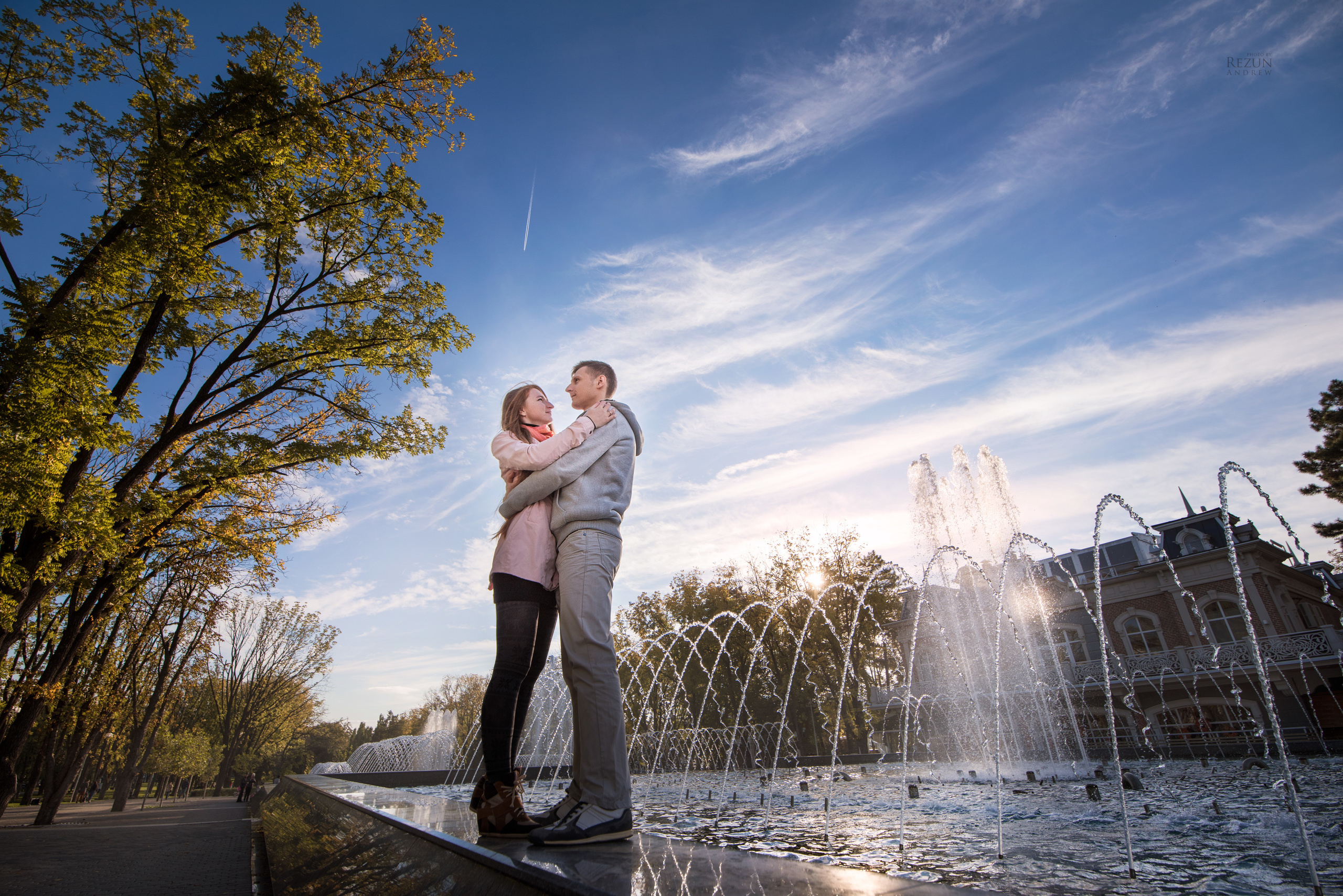 Фонтан - love story Даня и Катя. Фотограф в Краснодаре, Москве, Санкт-Петербурге Андрей Резун