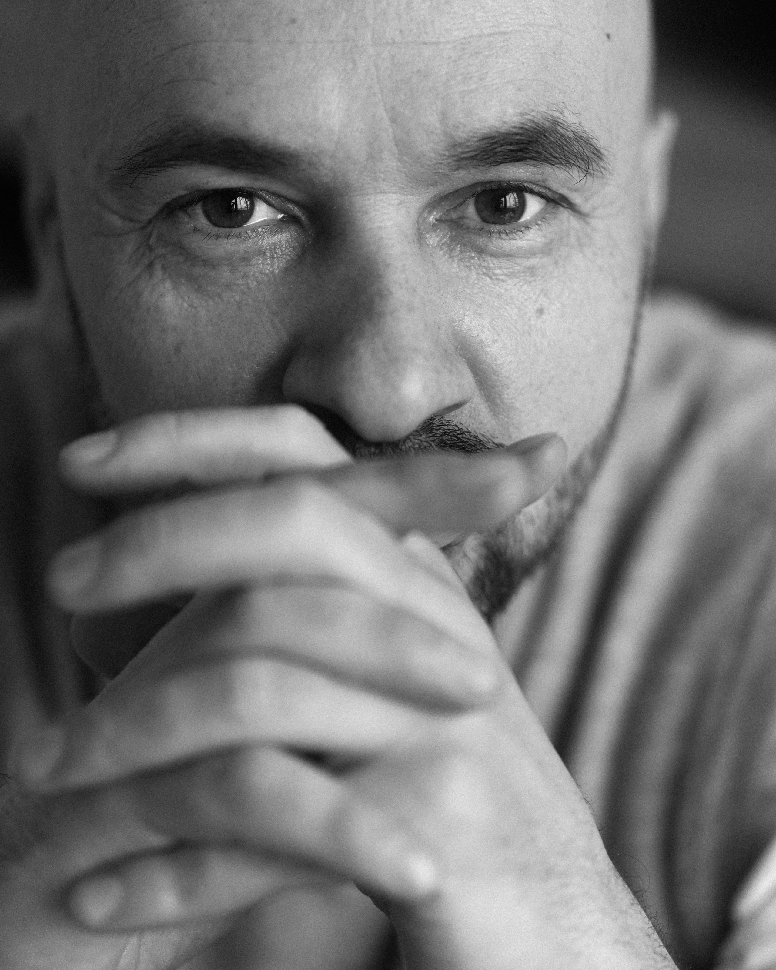 пристальный мужской взглд