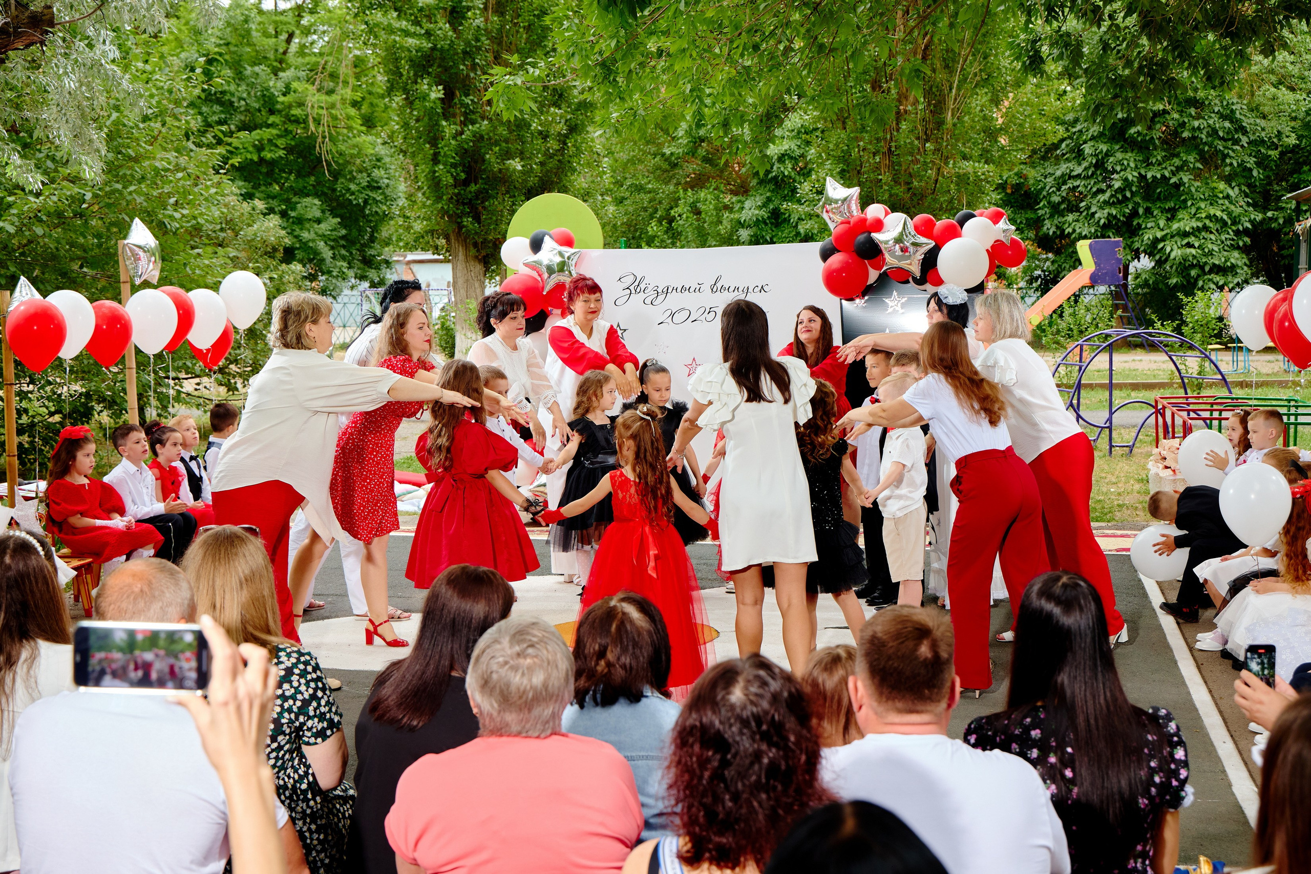 Выпускной 45 сад. Фотограф Выпускные альбомы Таганрог Сергей Коробченко