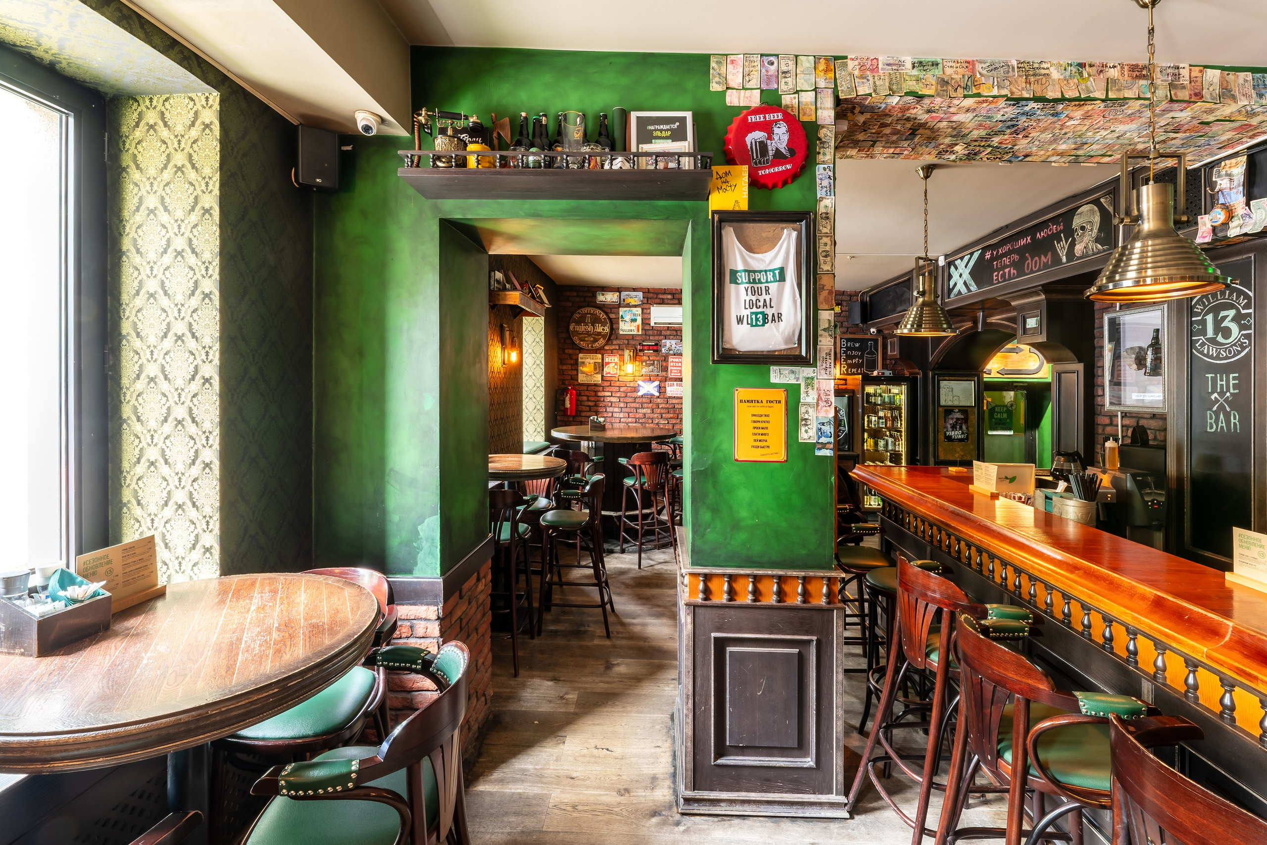 Алматы, William Lawson's 13 — легендарный паб, открытый в 2015 году, ставший вторым домом для многих алматинцев, Алматы, июнь 2024. Интерьерный фотограф Алматы