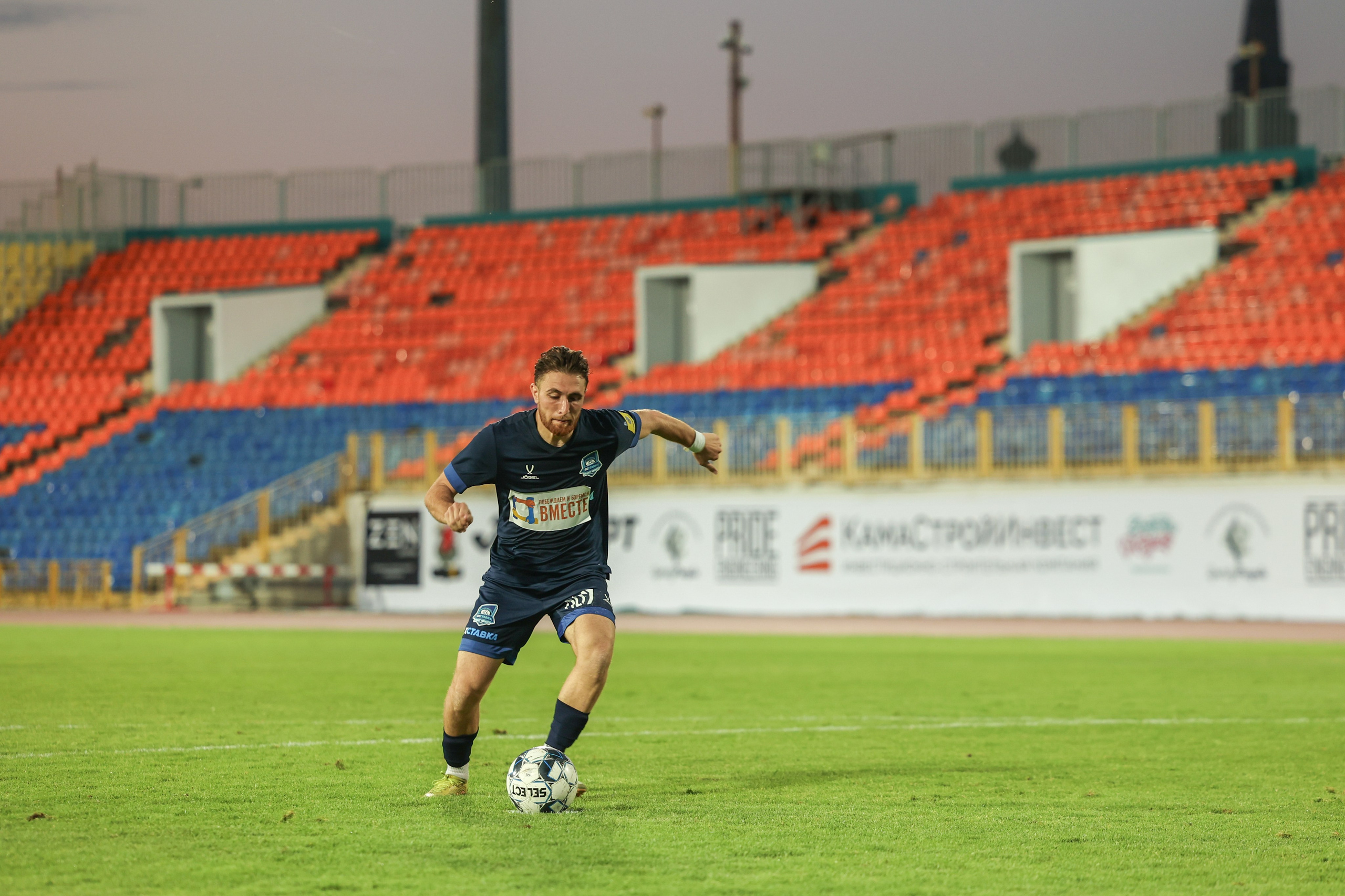 Благотворительный футбольный матч Друзья Бурмистрова vs ФК Fight Nights. Спортивный репортажный фотограф Казань Нафис Сиразетдинов