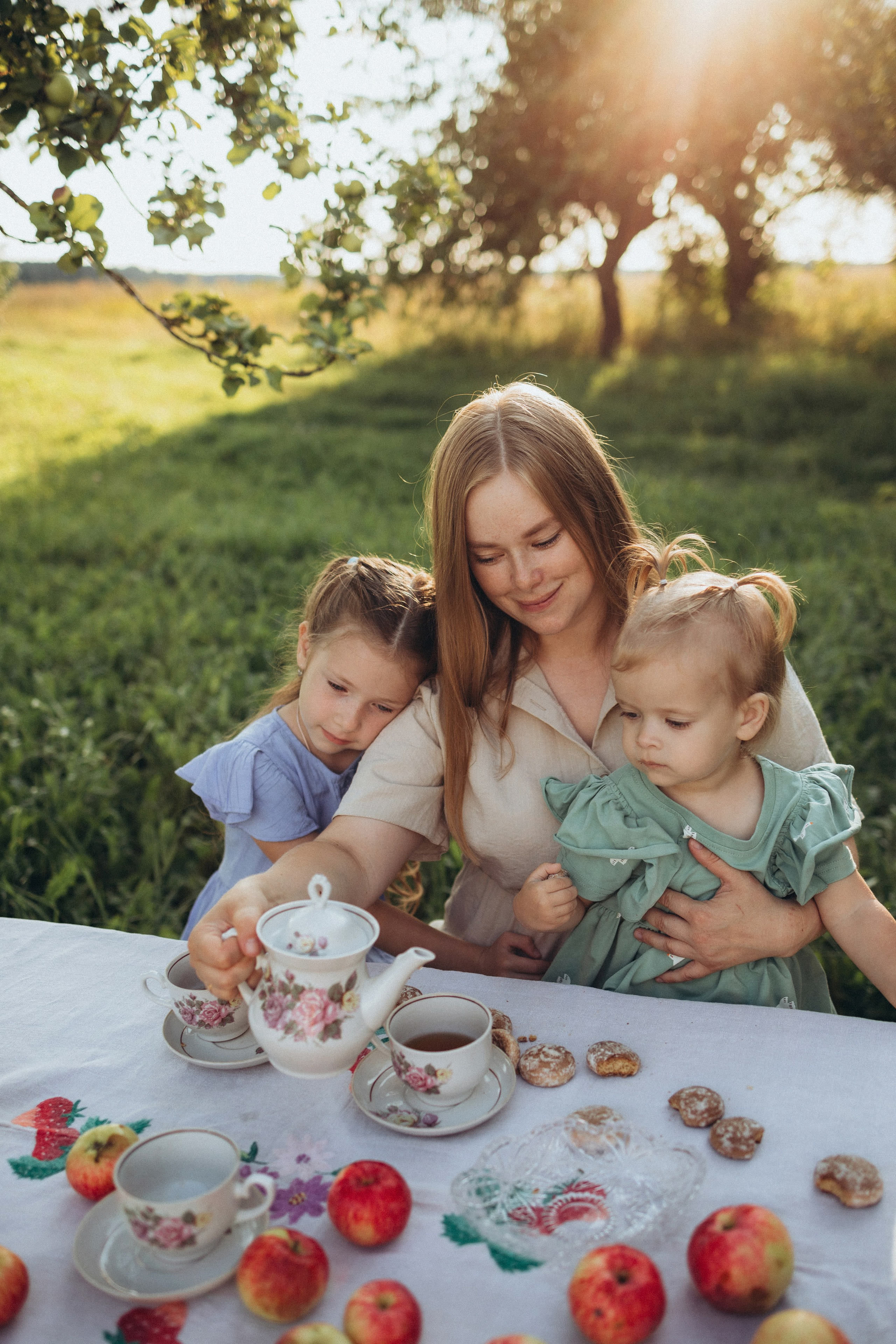 Чаепитие в саду. Фотограф Елена Рябцева