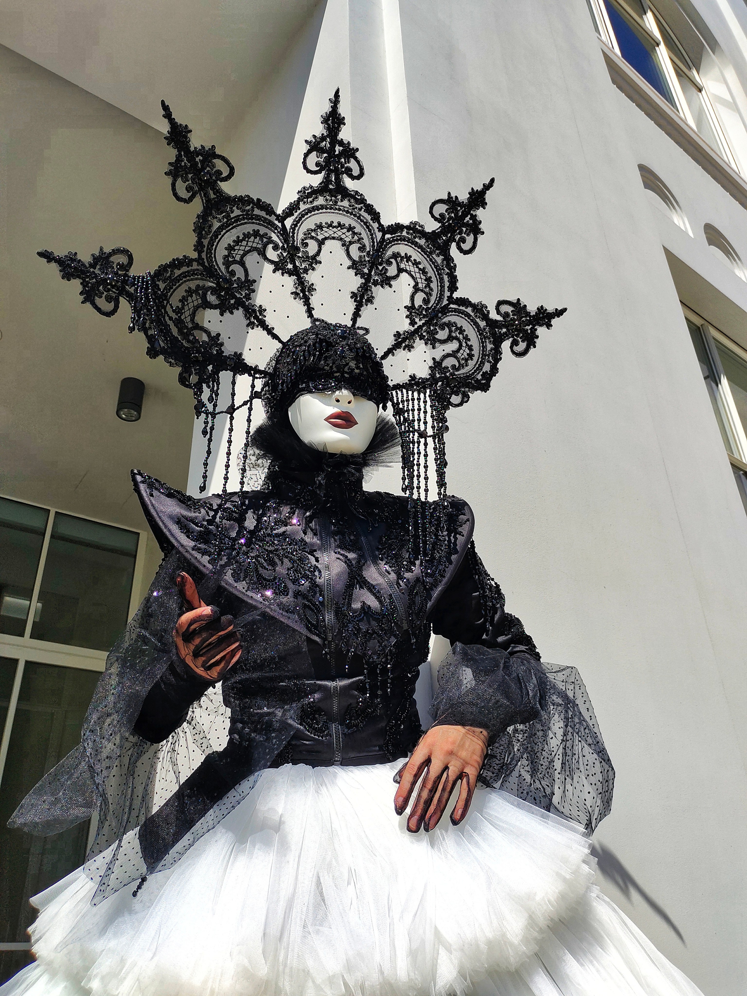 Персонаж Сажа. Мимы и Ходулисты на встречу гостей. Москва