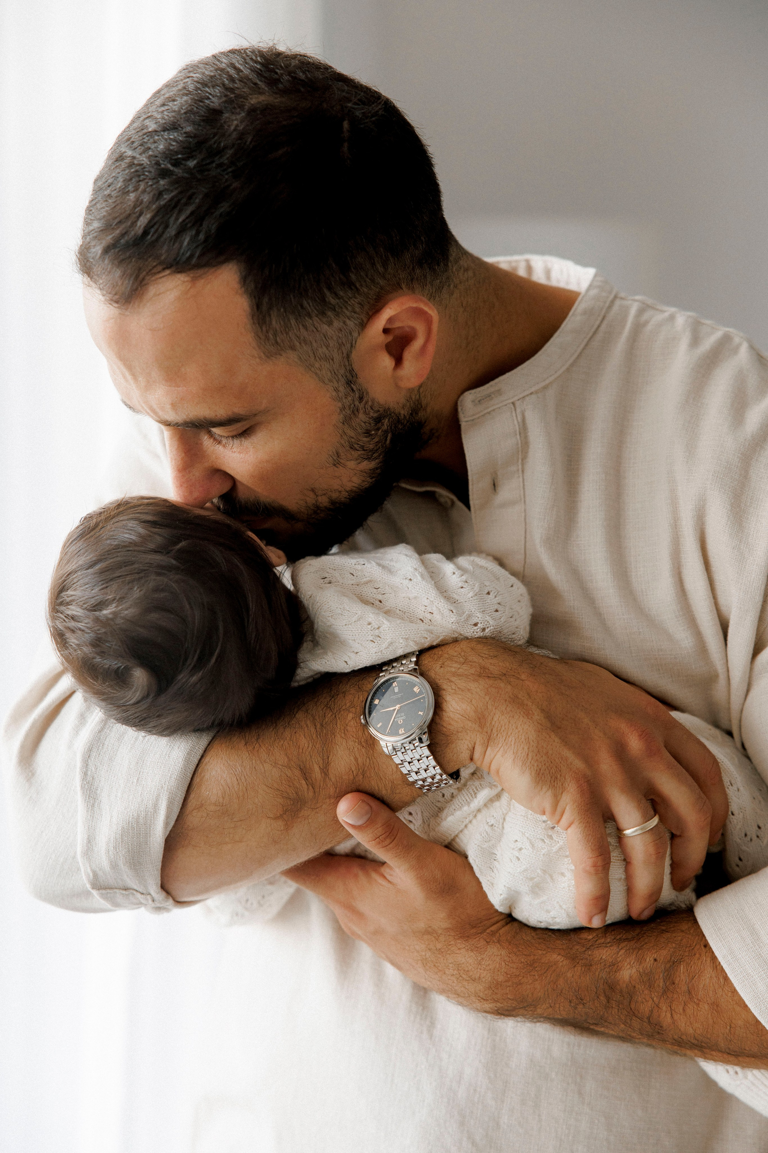 New born family photoshoot at home. Wedding and family photographer