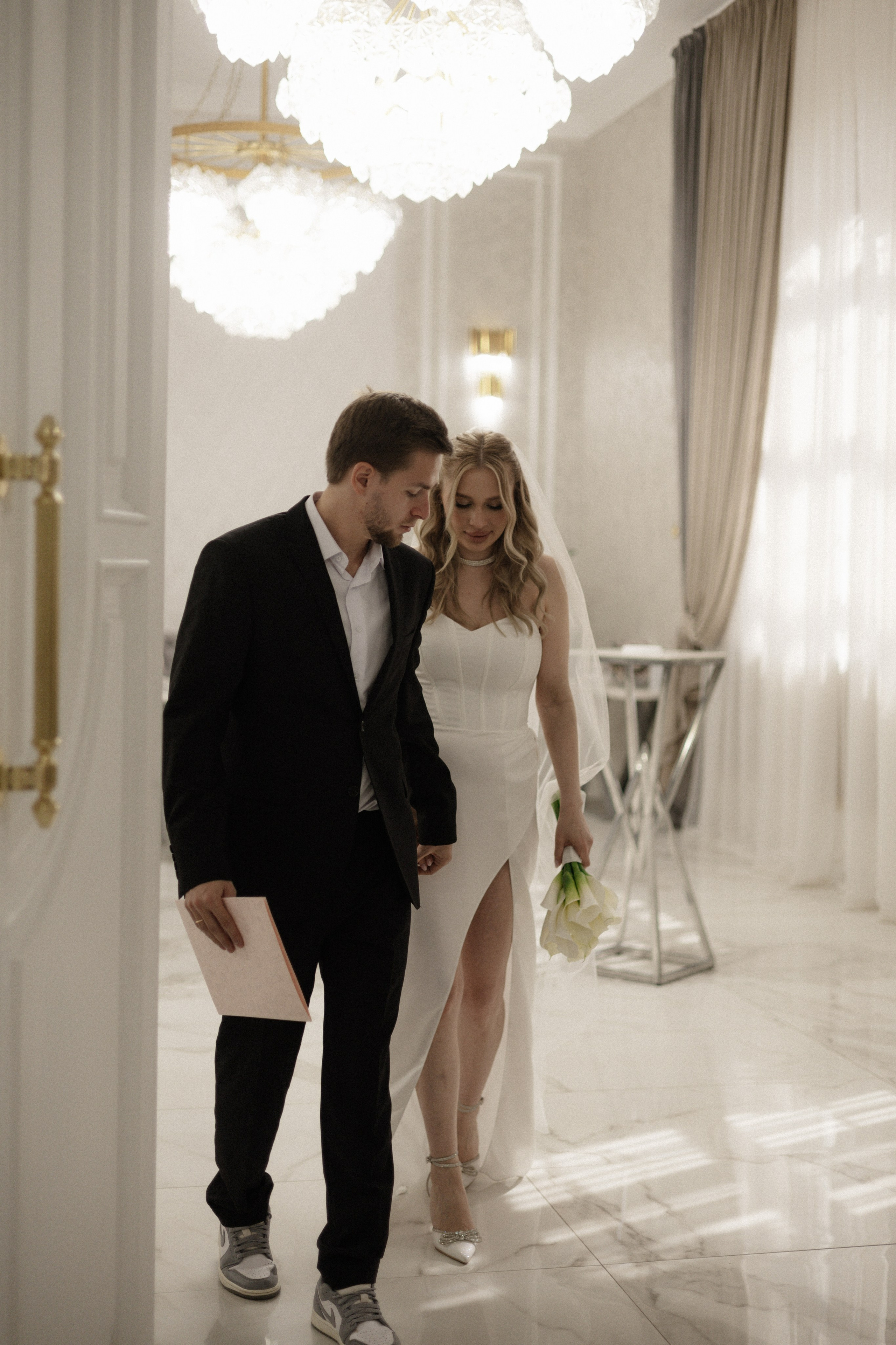 Арина и Дима. Сборы, роспись и прогулка. Свадебный и портретный фотограф в Москве Анастасия Масюк