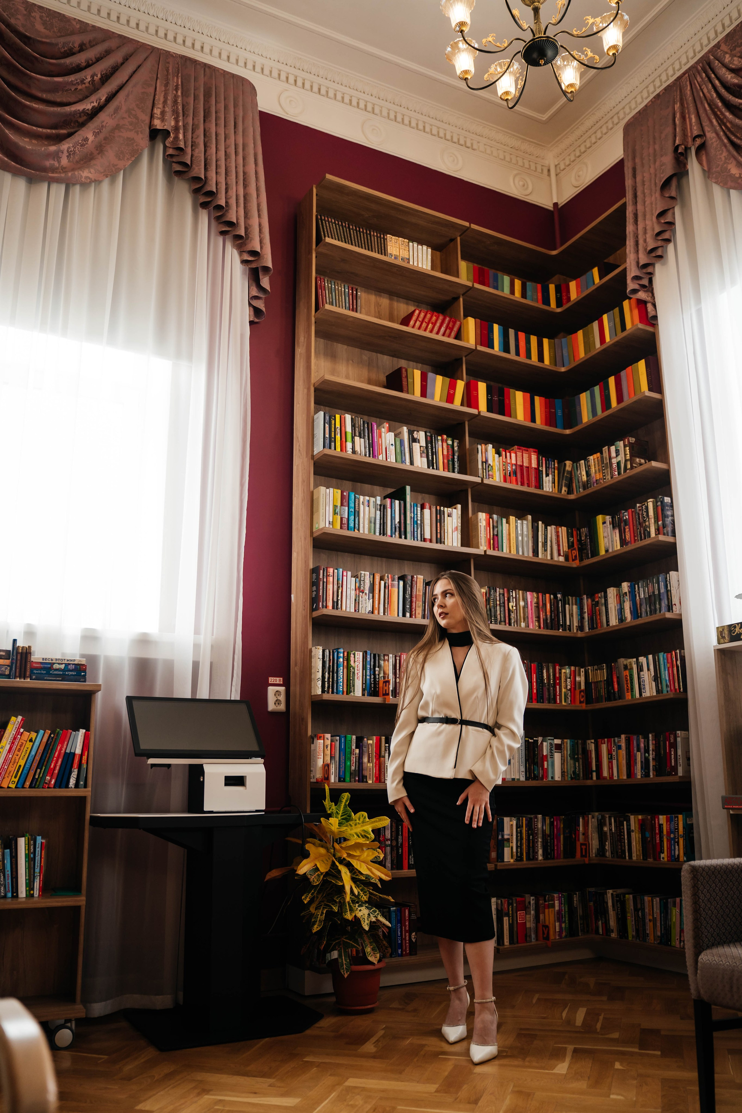 В библиотеке. Видеограф и Фотограф в Челябинске Ксения и Владимир Рюмины