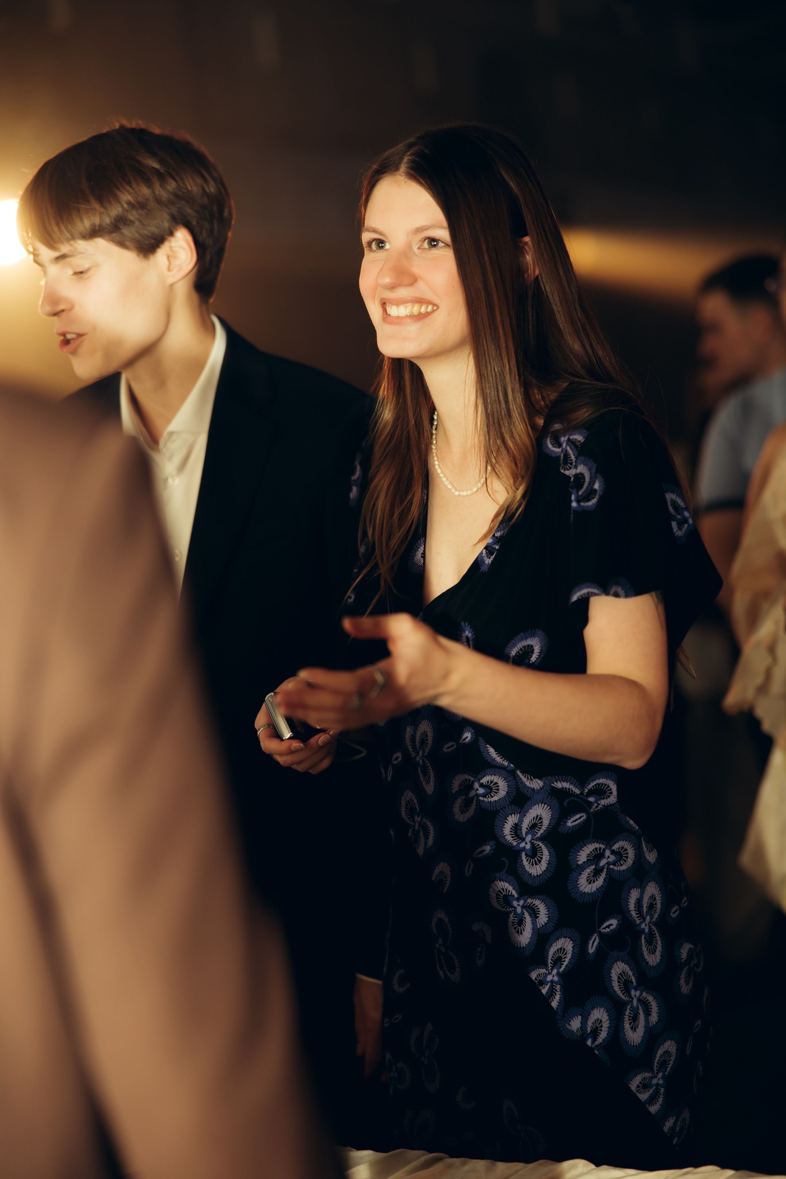 Таня и Тимур, утренние сборы в квартире и свадебный ужин. Фотограф любви в городе Казань