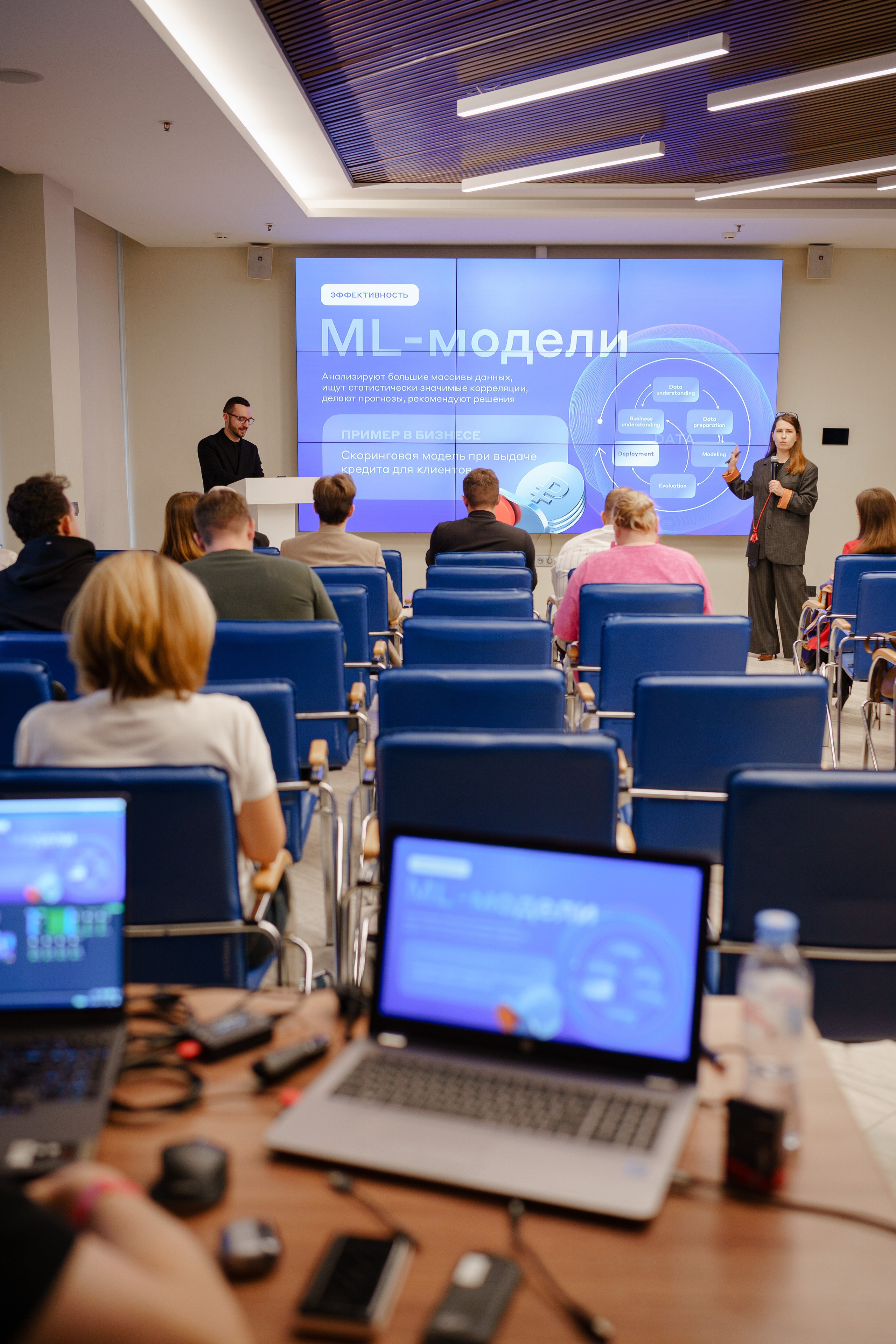 Репортажный фотограф на конференцию в Москве. Репортажный фотограф в Москве Саша Дружинина