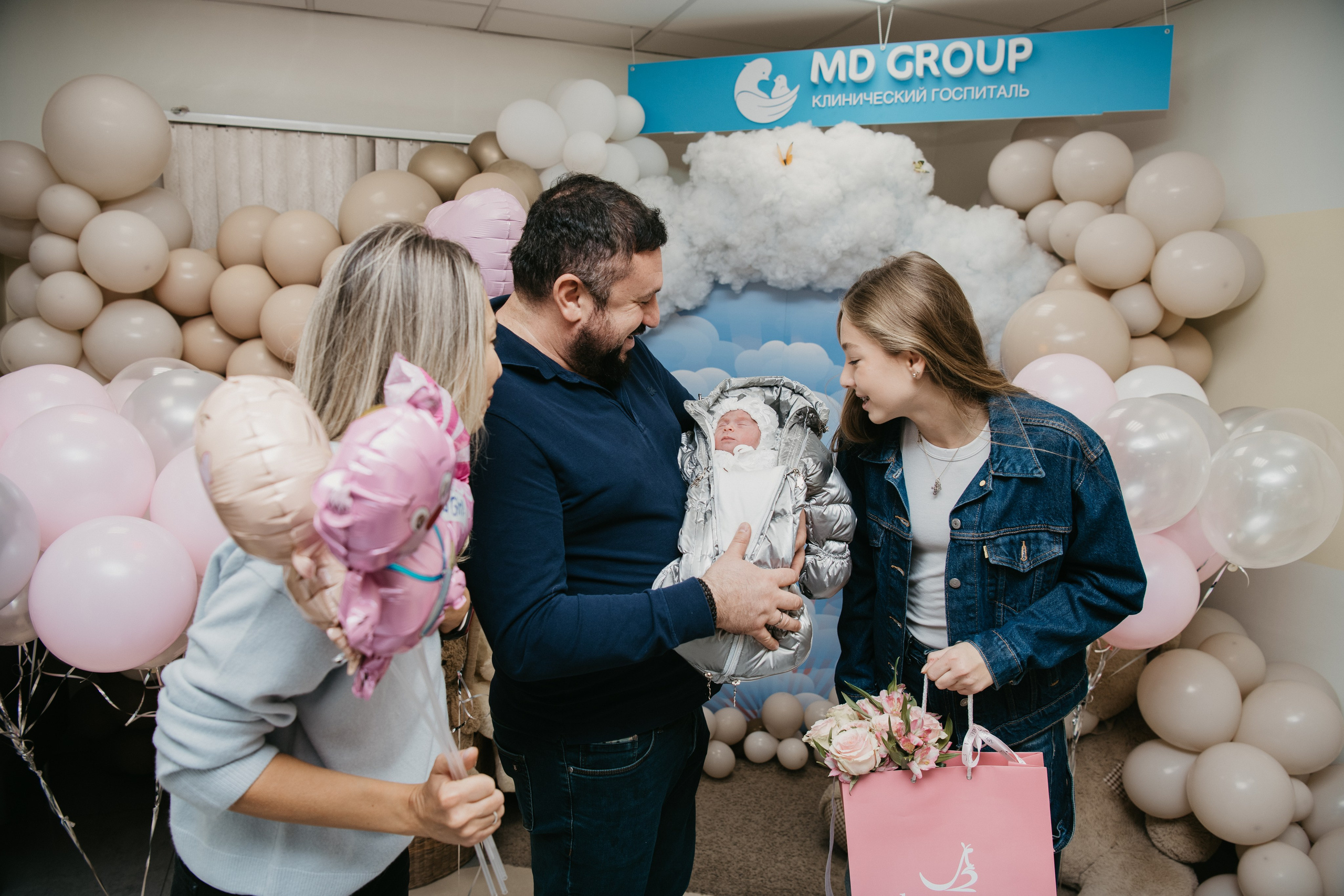 Выписка Сарочки. Мать и дитя на Севастопольском. Фотограф на выписку из роддома в Москве и МО
