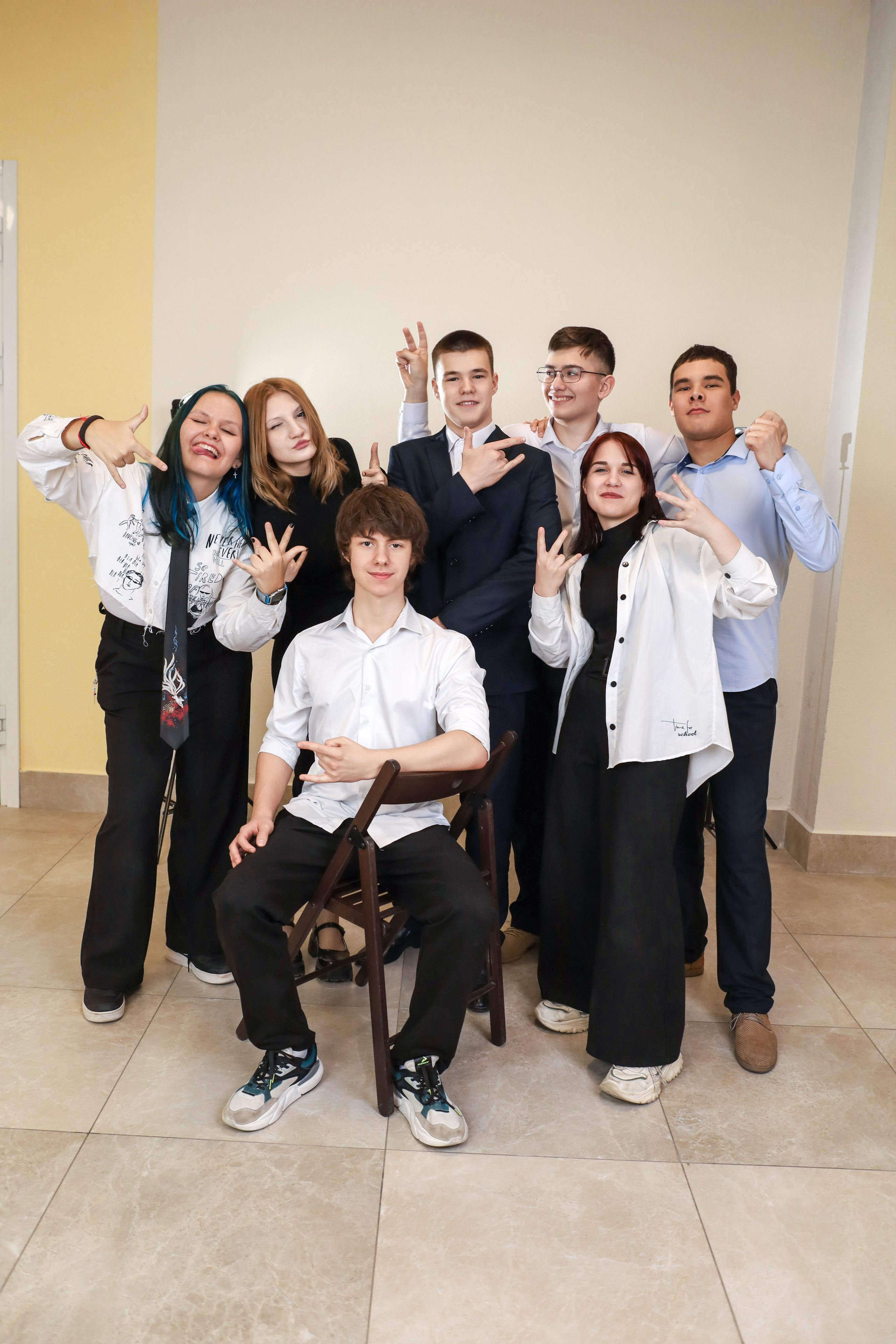 Книга выпускника  9 и 11 класс "Лофт" Тюмень. Выпускные альбомы в Тюмени для школ, садов, вузов спортивных секций