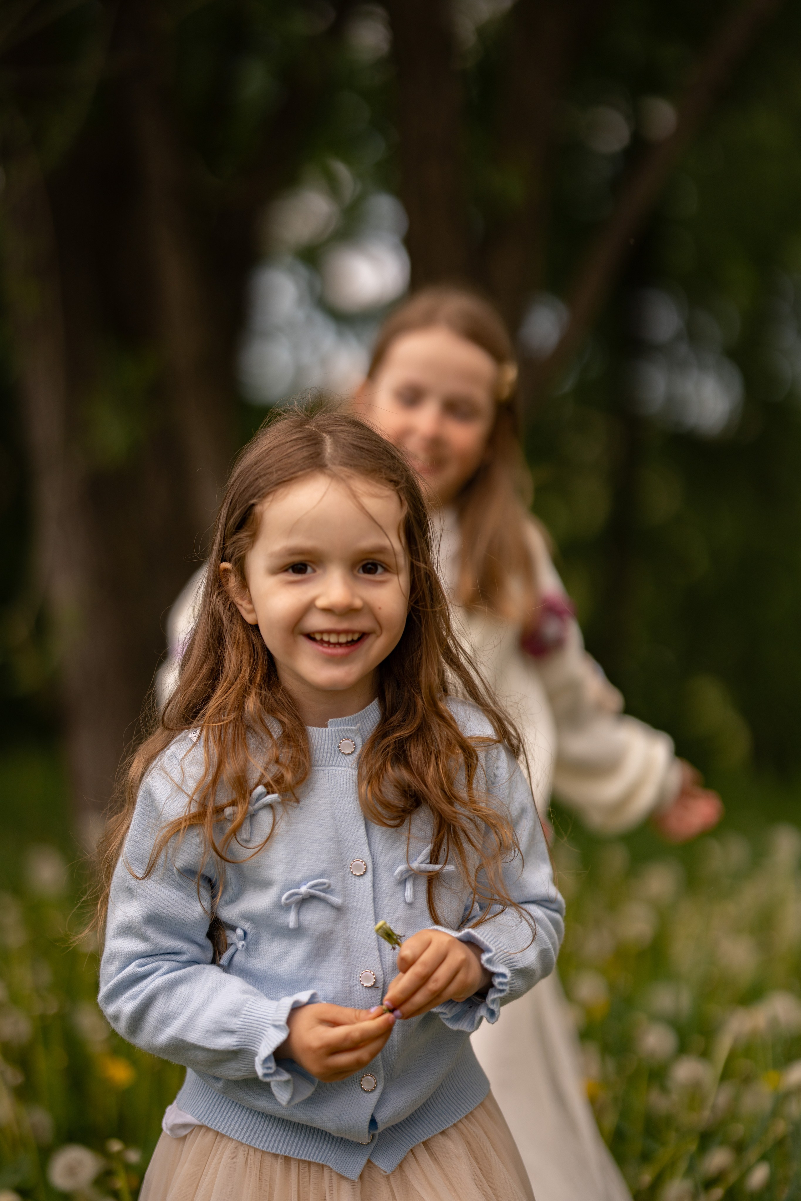 Ксения, Кирилл и Кристина в цветущем саду. Семейный и портретный фотограф в Санкт-Петербурге Татьяна Гримоть