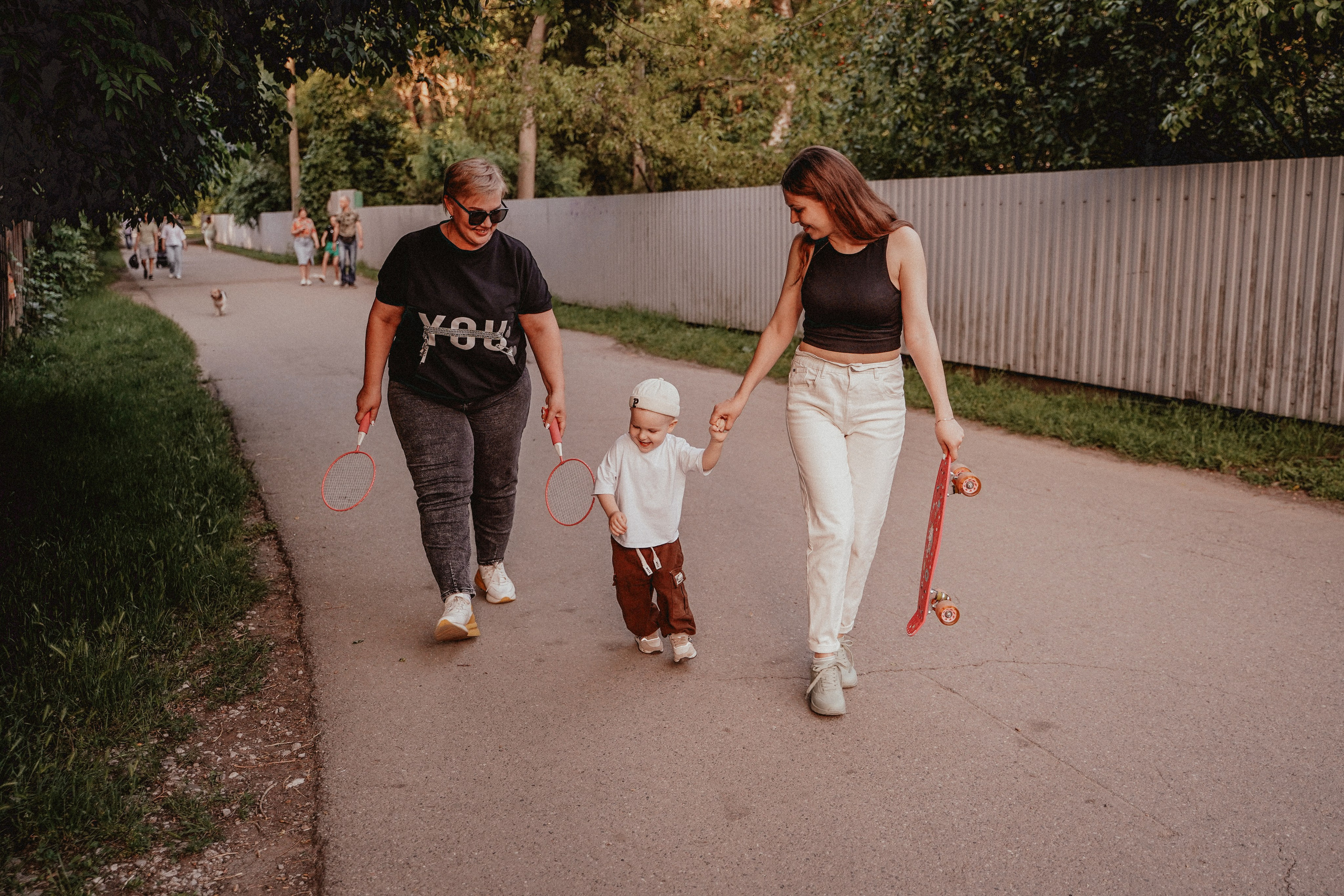 Семейная фотосессия со скейтом и самокатом. Семейный и женский фотограф в Краснодаре Анастасия Приймак