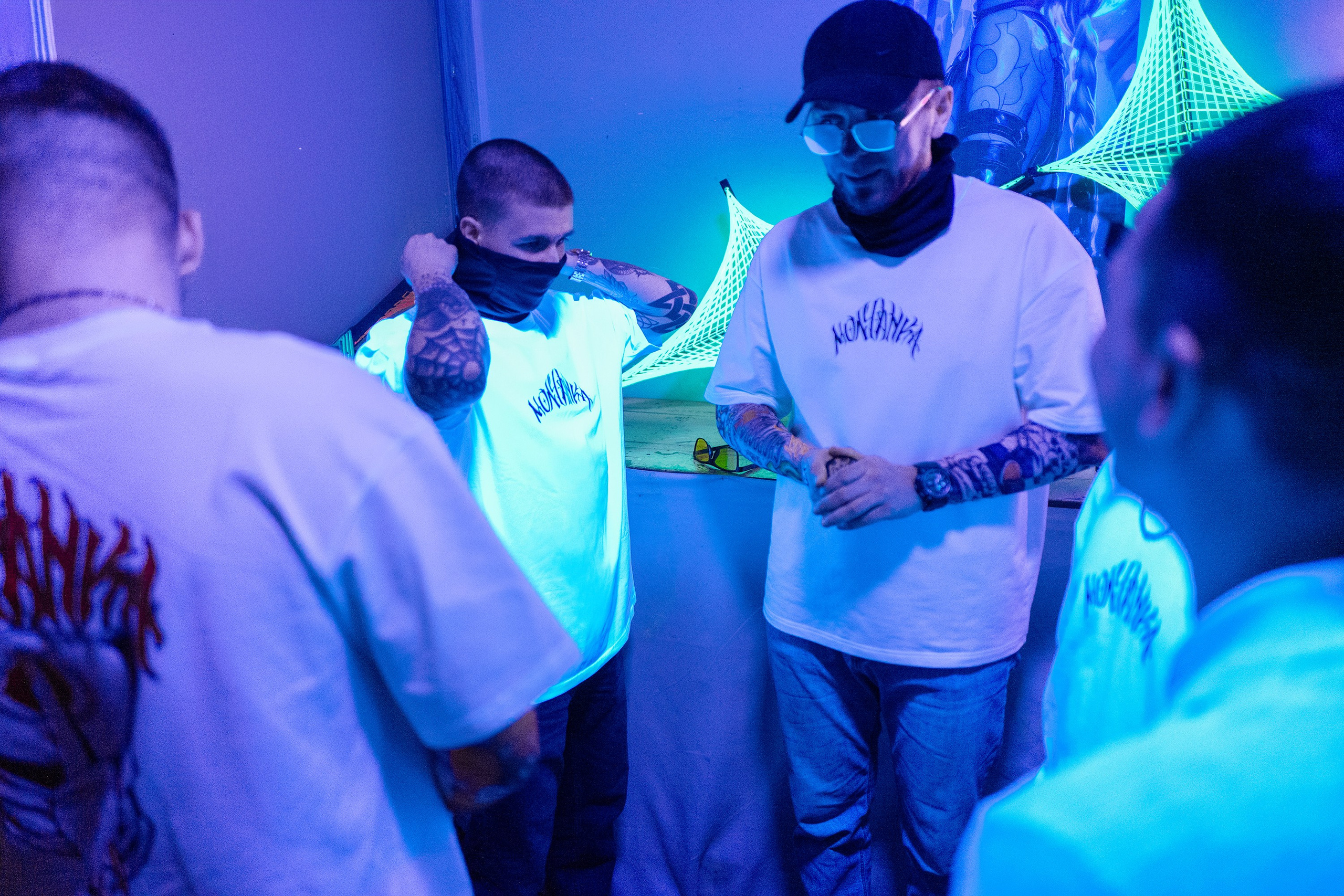 Реклама футболок «Молчанка». Фотограф Тюмень