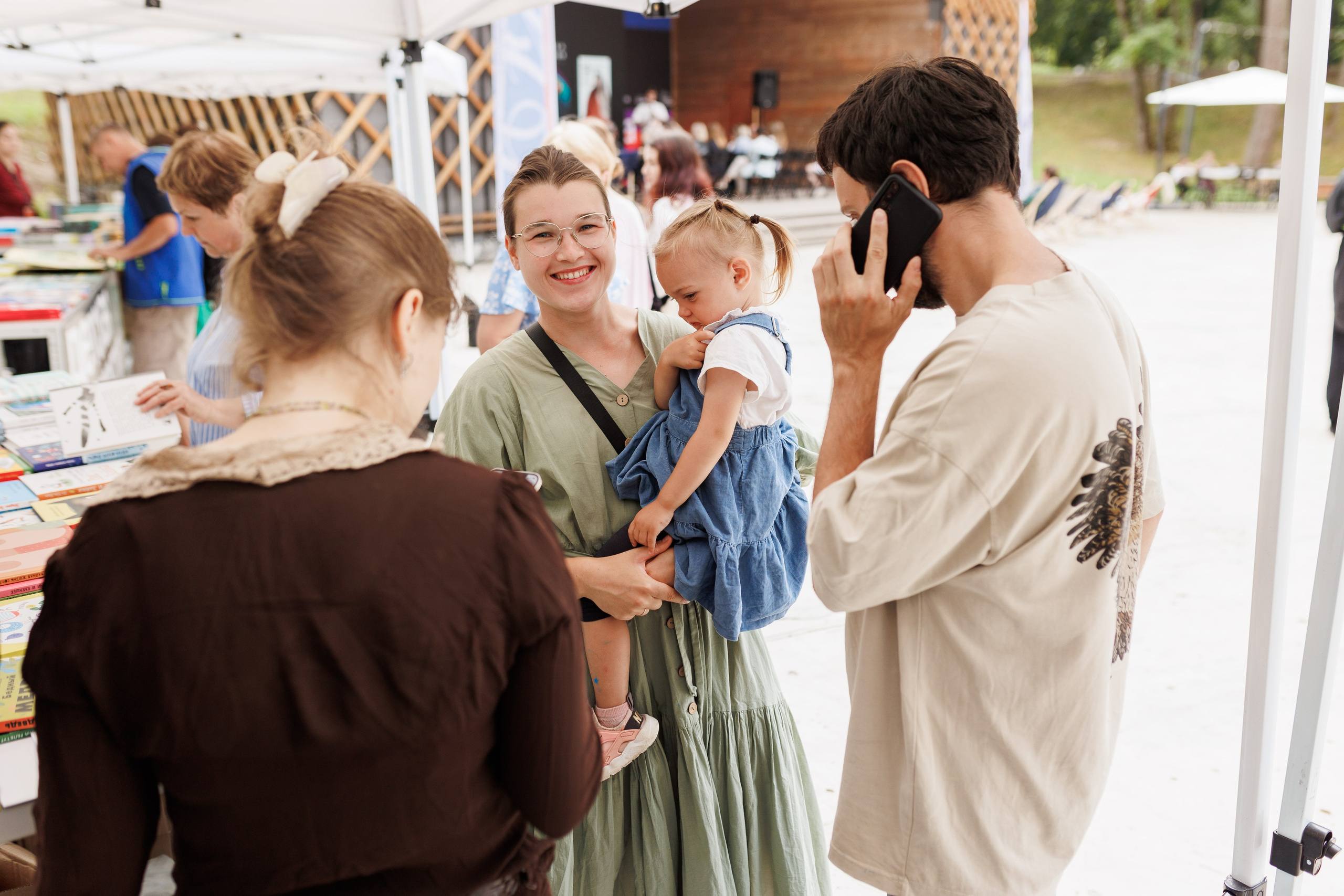 Книжный фестиваль «Смены» в Выксе 2025. Фотограф городских и семейных событий Артем Карпухин