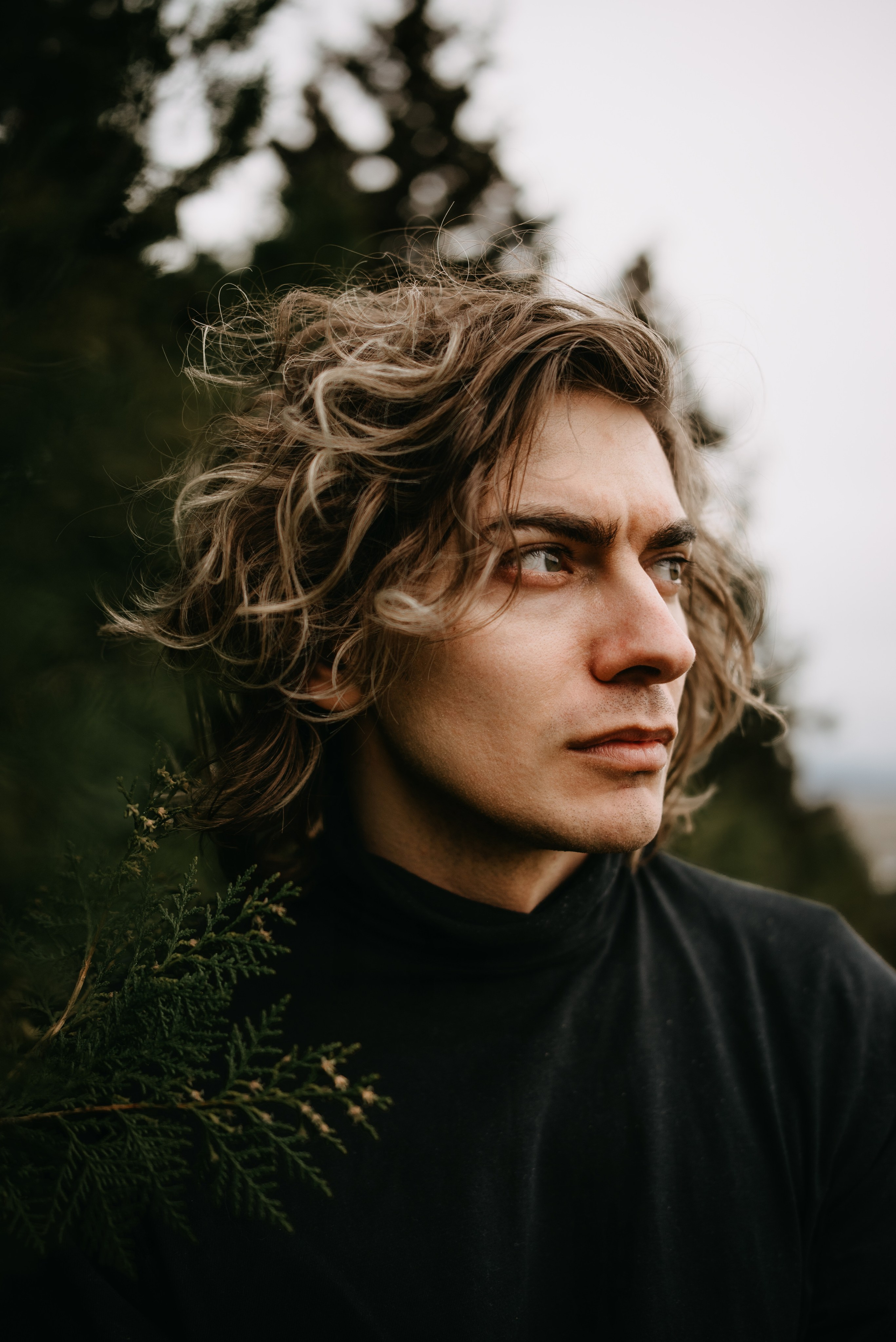 Мужская портретная фотосессия на природе. Портретный и свадебный фотограф в Тбилиси • xeniqo