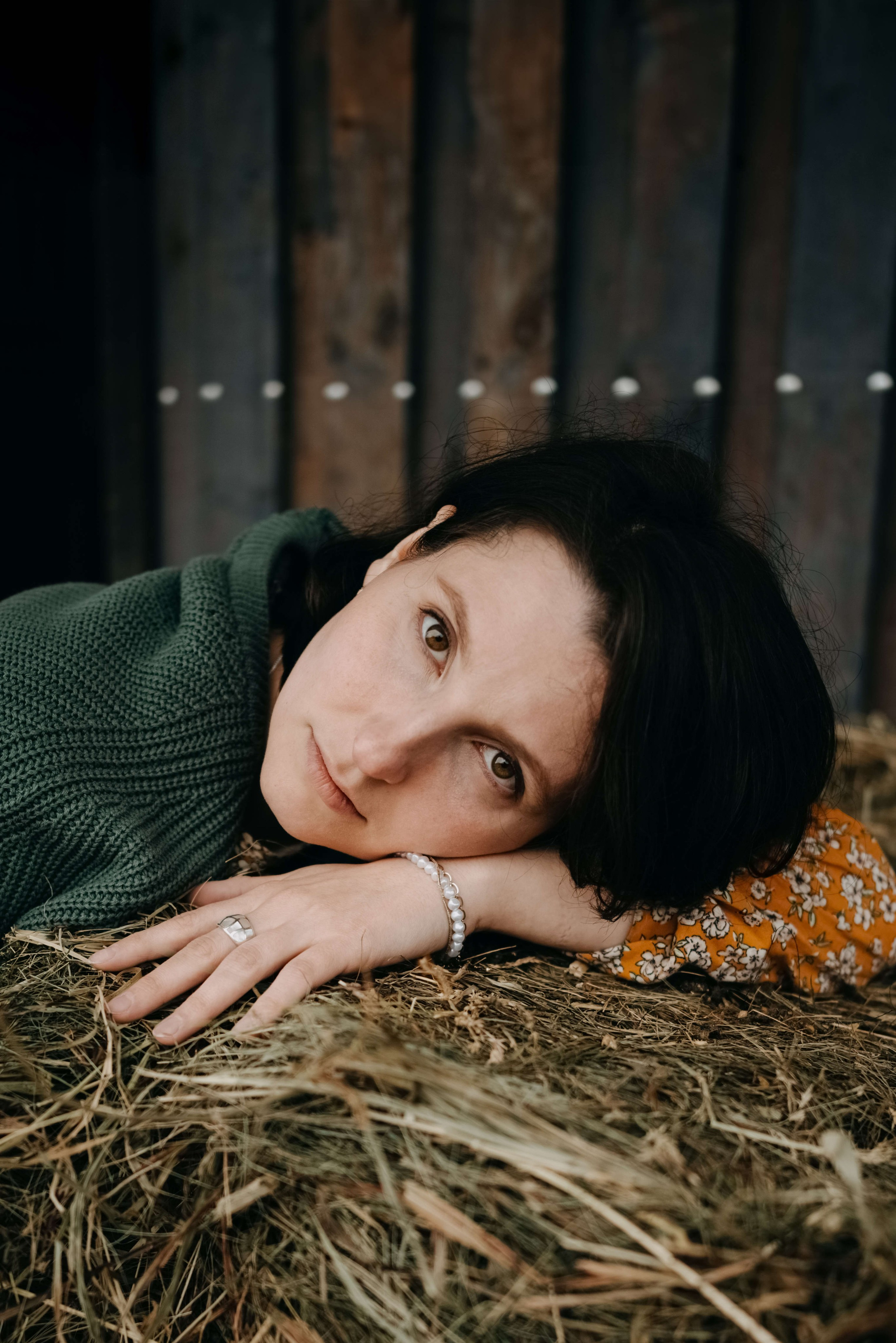 Портретная фотосессия на ферме с лошадьми. Портретный и свадебный фотограф в Тбилиси • xeniqo