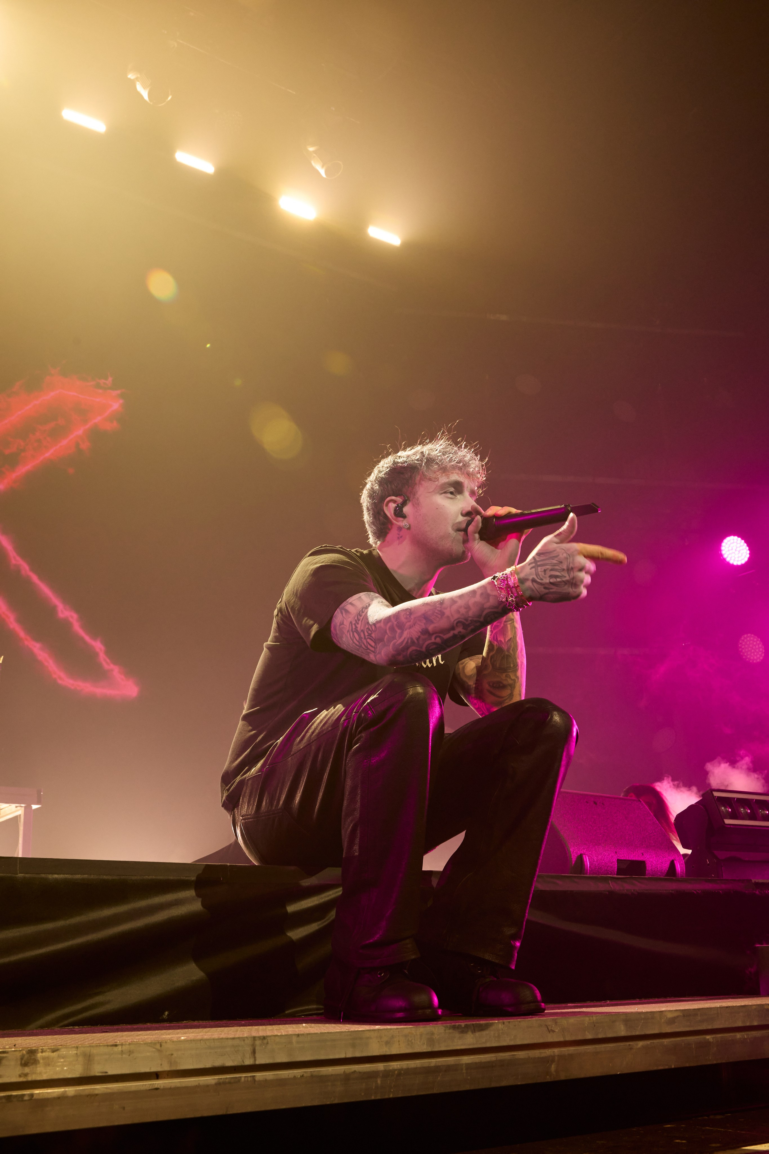 Egor Kreed. Святослав Лебедев | Рекламный фотограф — Коммерческая съемка, Арт-дирекшн, AI-интеграция